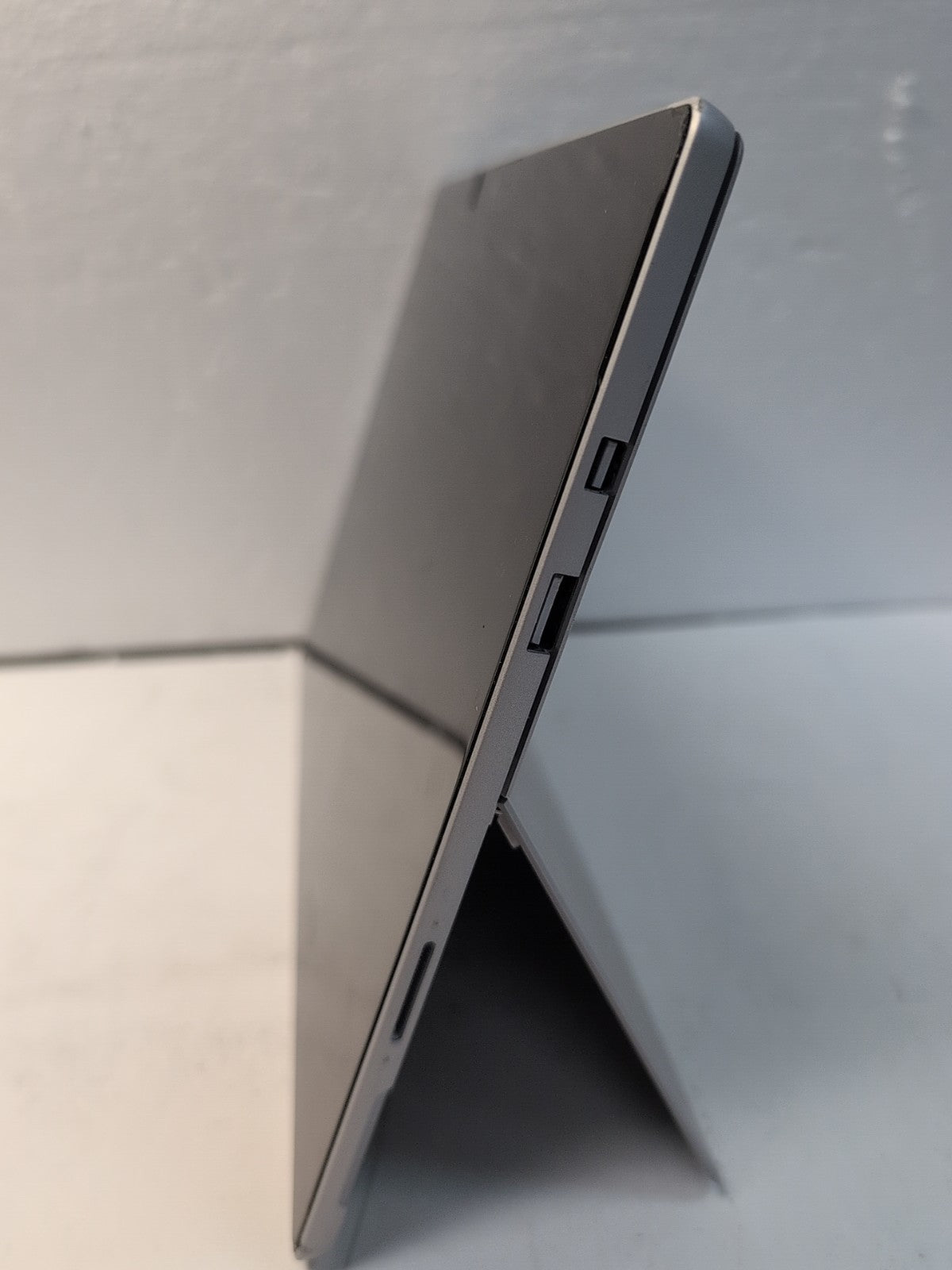 🔥 (Cracked,  No Boot, AS IS) Microsoft Surface Pro 1796 / 256GB  -