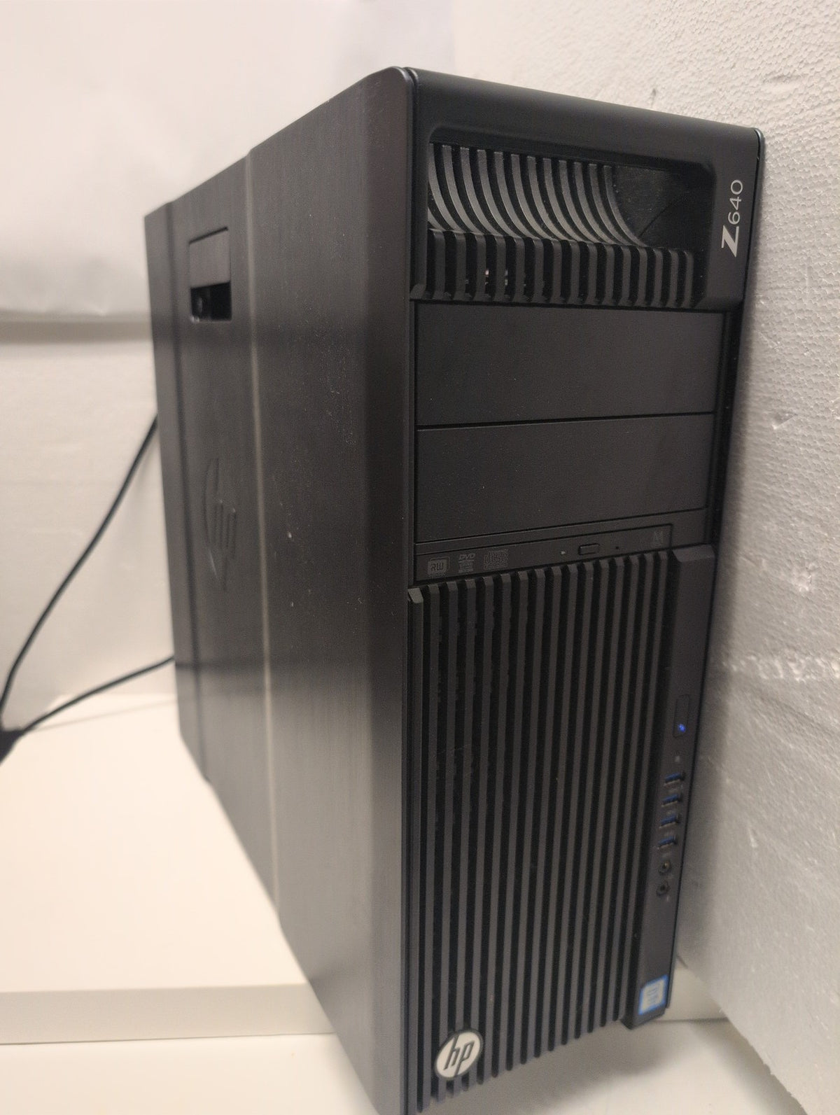 HP Z640 Workstation  Xeon E5-2660 v3/ 16GB RAM /240GB SSD /Quadro K620/Win10  -