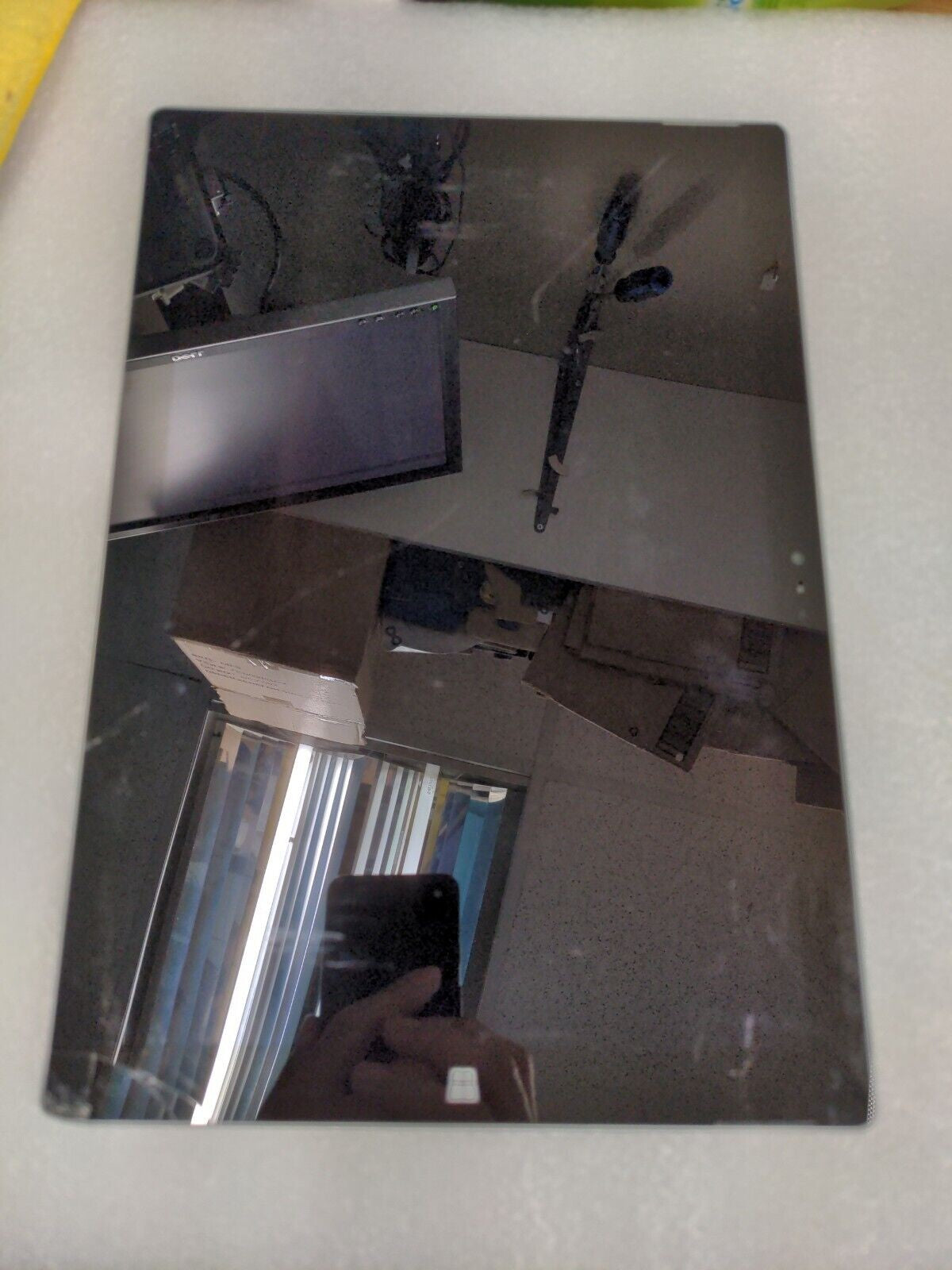 - (AS IS) Surface Pro 3 1631 i5-4300U /4GB/128GB SSD win8(LCD Cracked/NO Touch)