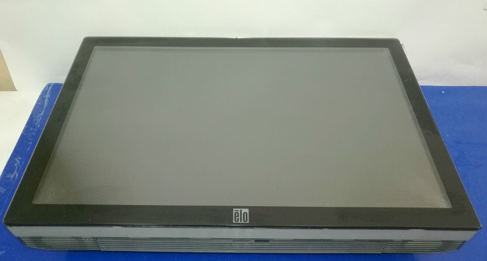 ** Elo Touch Screen Computer 2245 B.H. 19R1-AUWA-1-XP-G #15 27-3