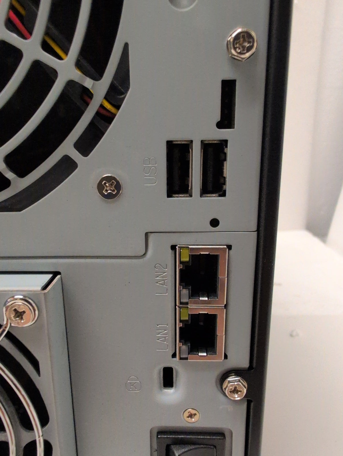 🎸 NETGEAR ReadyNAS RNDP6000 RND-6B 6-Bay Network Storage Server No Drives