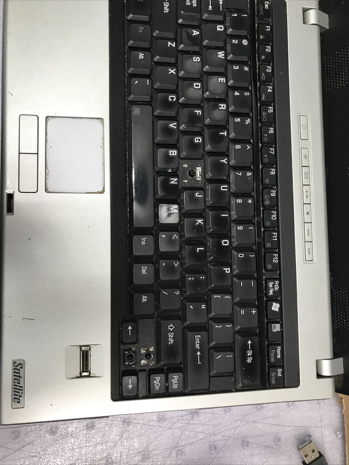 TOSHIBA SATELLITE U200 12” LAPTOP INTEL CPU-T2250 1GB 0GB (NO OS)