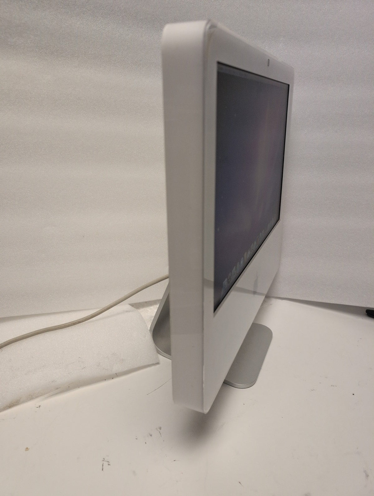 🎸 Apple iMac 17-inch A1173 Core Duo 1.83GHz 1.5GB RAM 160GB HDD OS 10.6