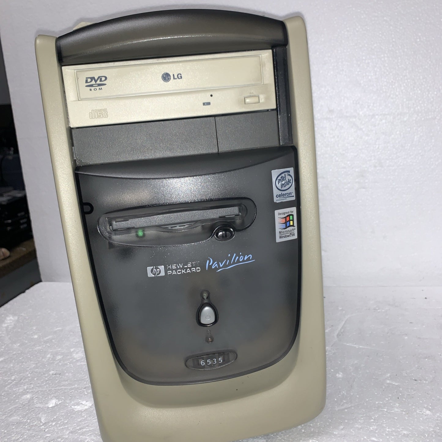 🔥 HP Desktop Celeron 466MHZ 256MB 160GB DVD Windows 2000 SP4 (serial/parallel)