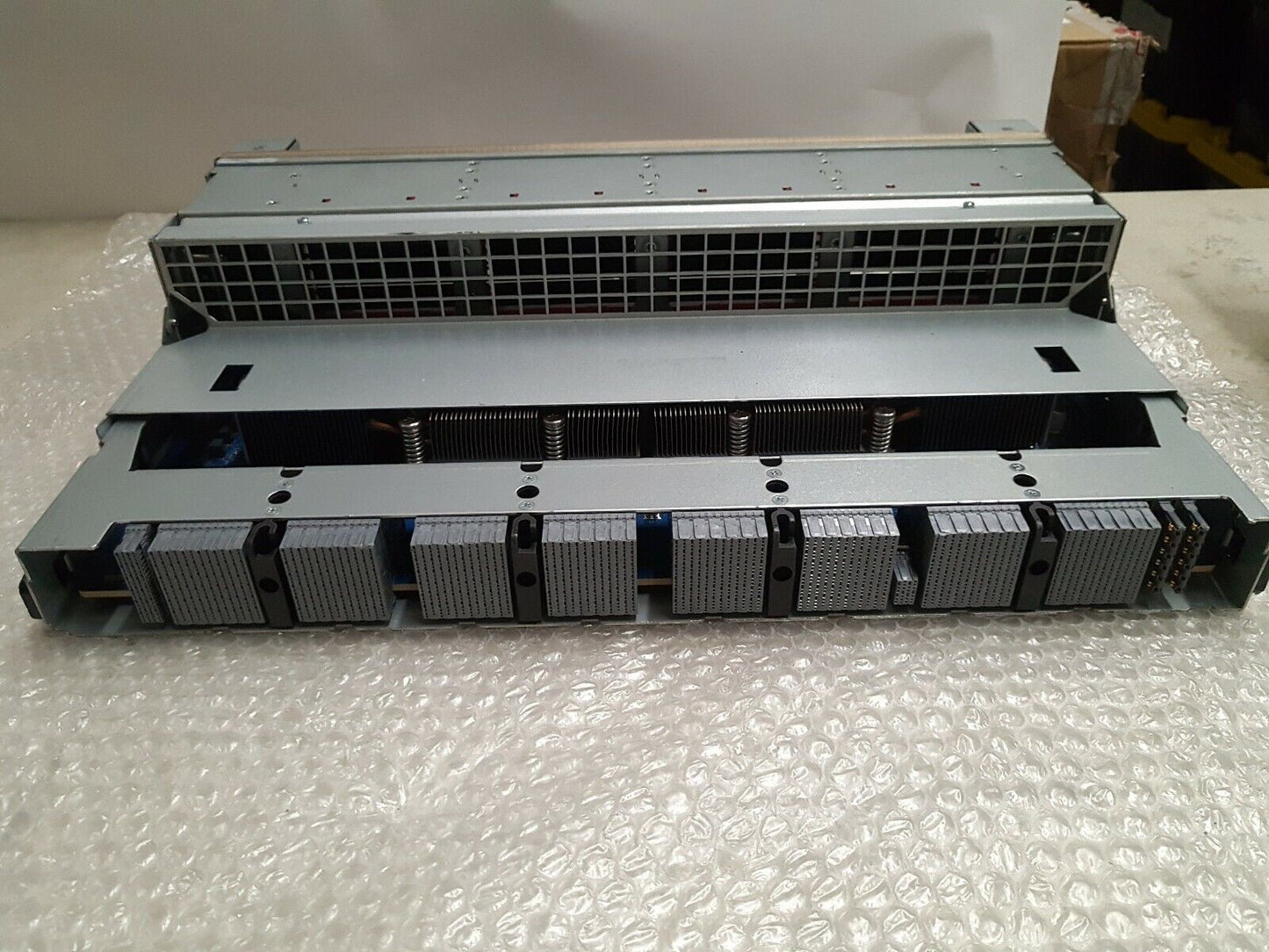 - ARISTA DCS-7308X-FM ASY-01039-05 module for 7308 chassis        