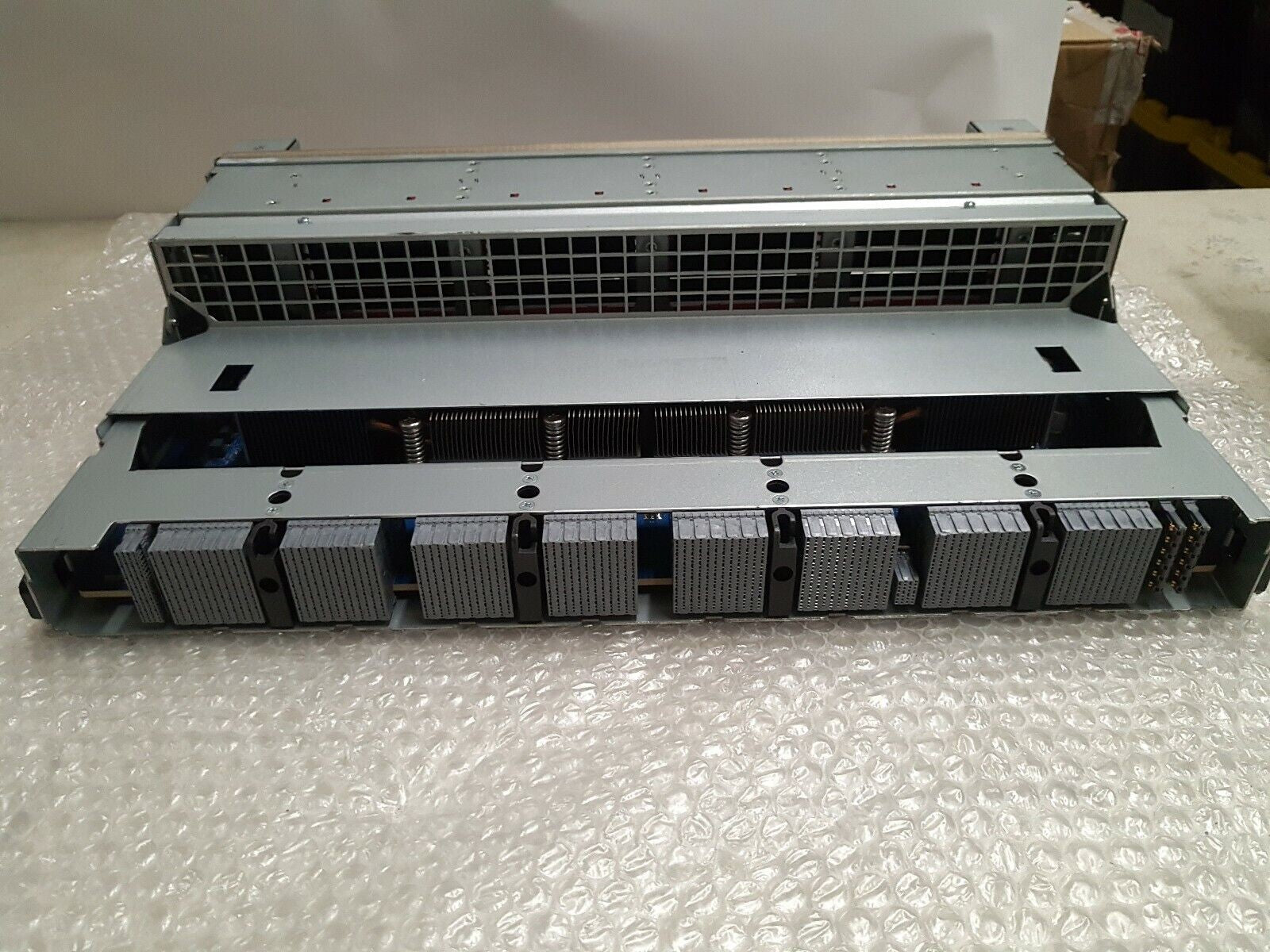 - ARISTA DCS-7308X-FM ASY-01039-05 module for 7308 chassis        