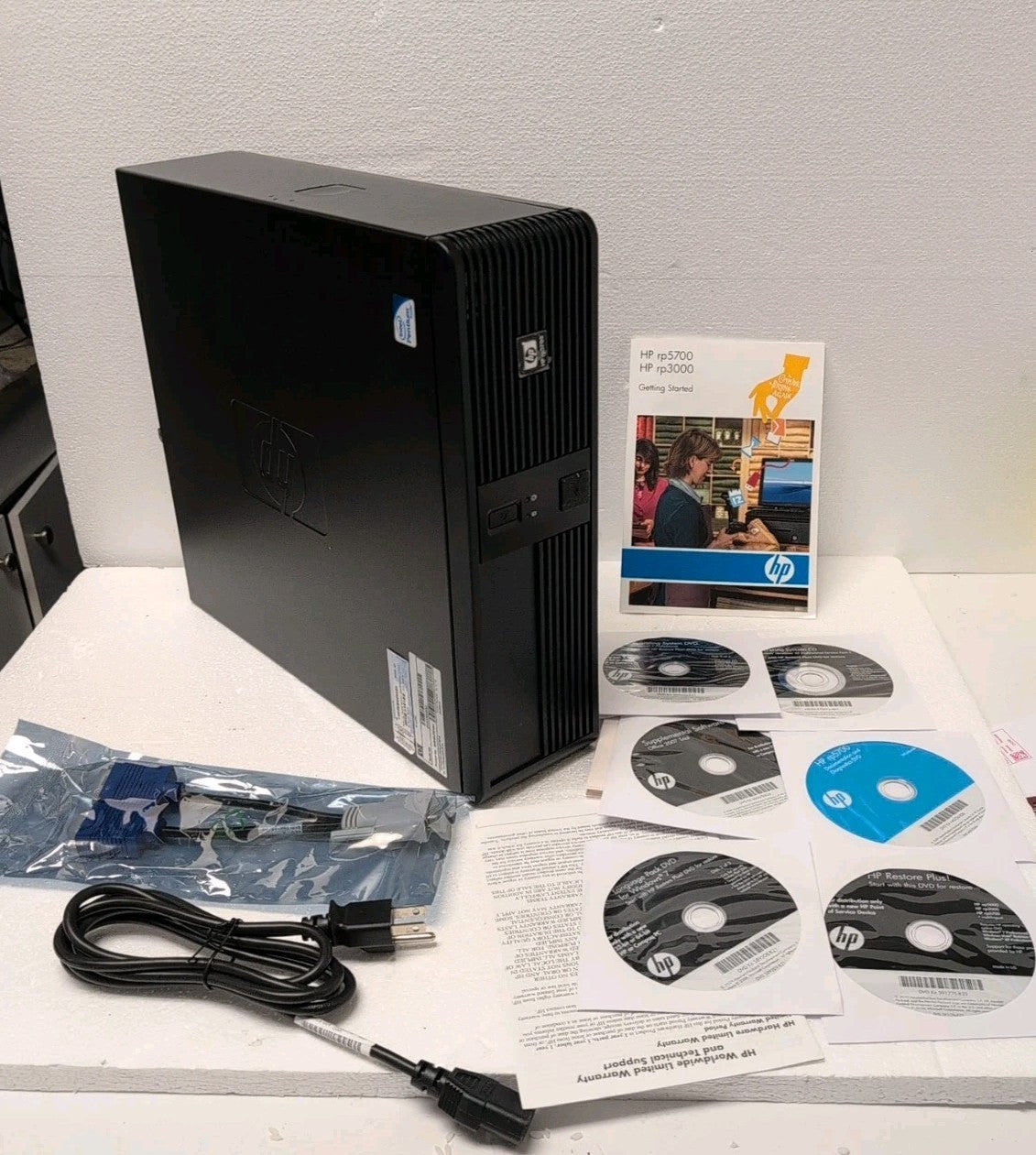 (New In Box) HP RP5700 DESKTOP Intel E2160/2GB/160GB/ Parallel /Serial /Win XP