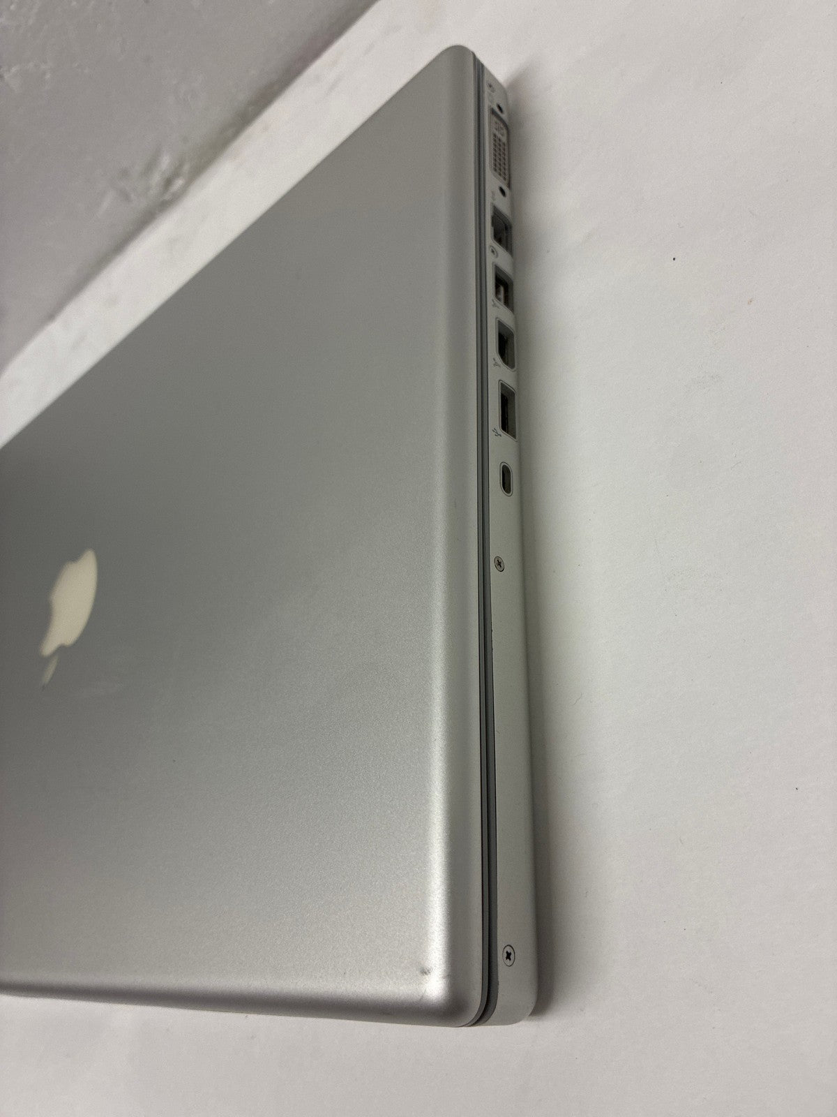 🔥 Apple MacBook Pro A1211Intel Core Duo 2.16GHz 1GB RAM Silver 15.4 inch AS IS