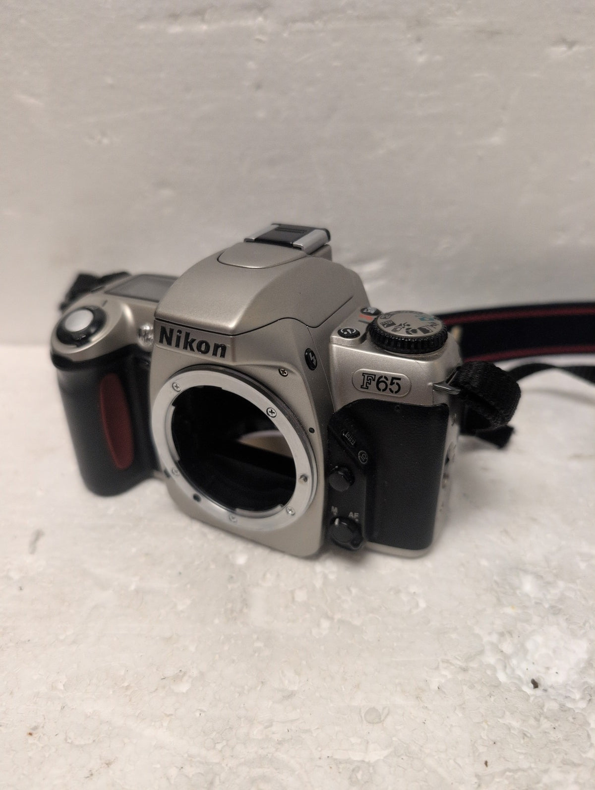 🎸 Nikon F65 35mm SLR Film Camera Body - AF, Nikon F Mount,  (NO LENS)