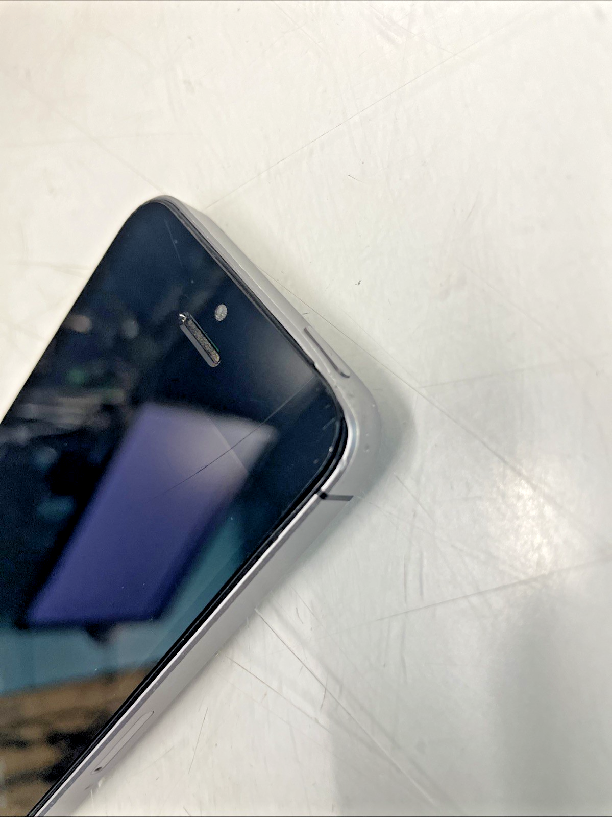 🔥Unlocked Iphone SE 32G Scratched Screen Bent Corner 83% BAT Carrier:Telus +
