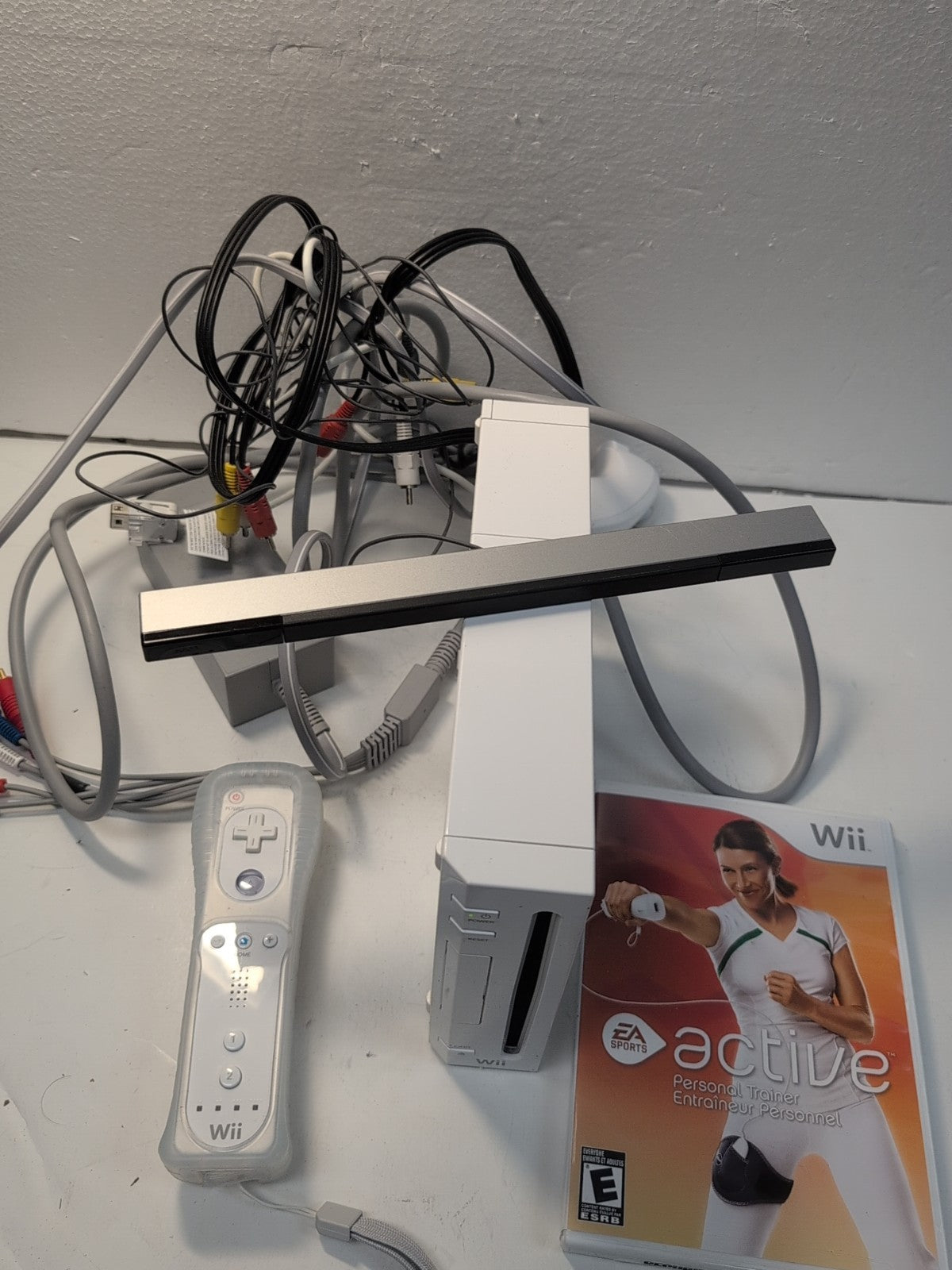 🔥 Nintendo RVL-001 USA Wii Console w/ Controller, Sensor, Cables, Game Disk -