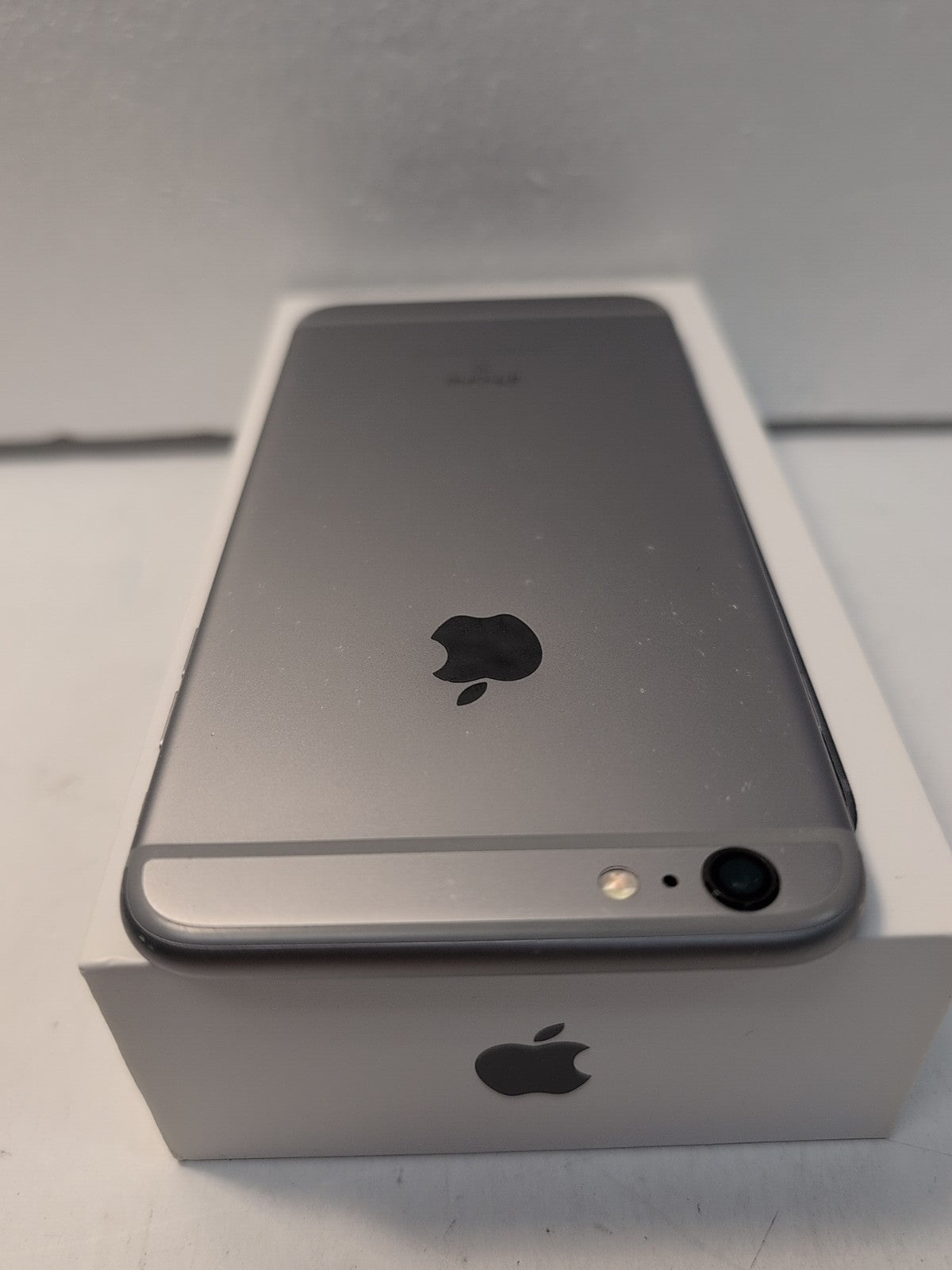 🔥 (NICE) Apple iPhone 6S Plus A1687 16GB Smartphone Gray + BOX (LOCKED BELL) -