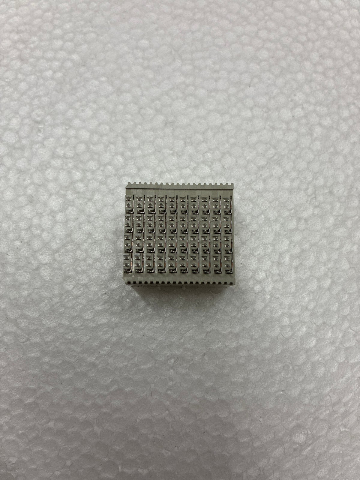 🔥 TE Connectivity 6469074-1 Multi-Pin Board Connector Gold Contacts Gray