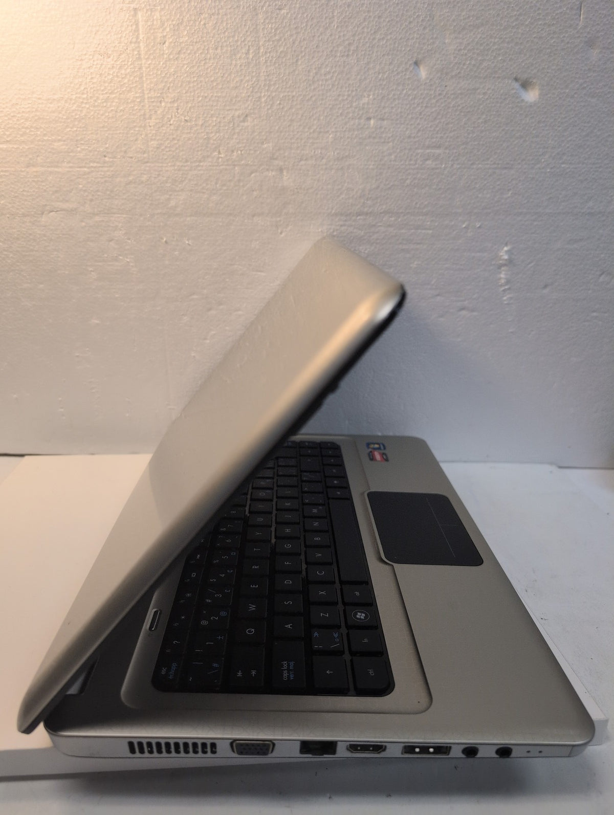 HP Pavilion dv5 Notebook 14" AMD Turion II P540/4GB RAM /500GB HDD/ Win 7 -
