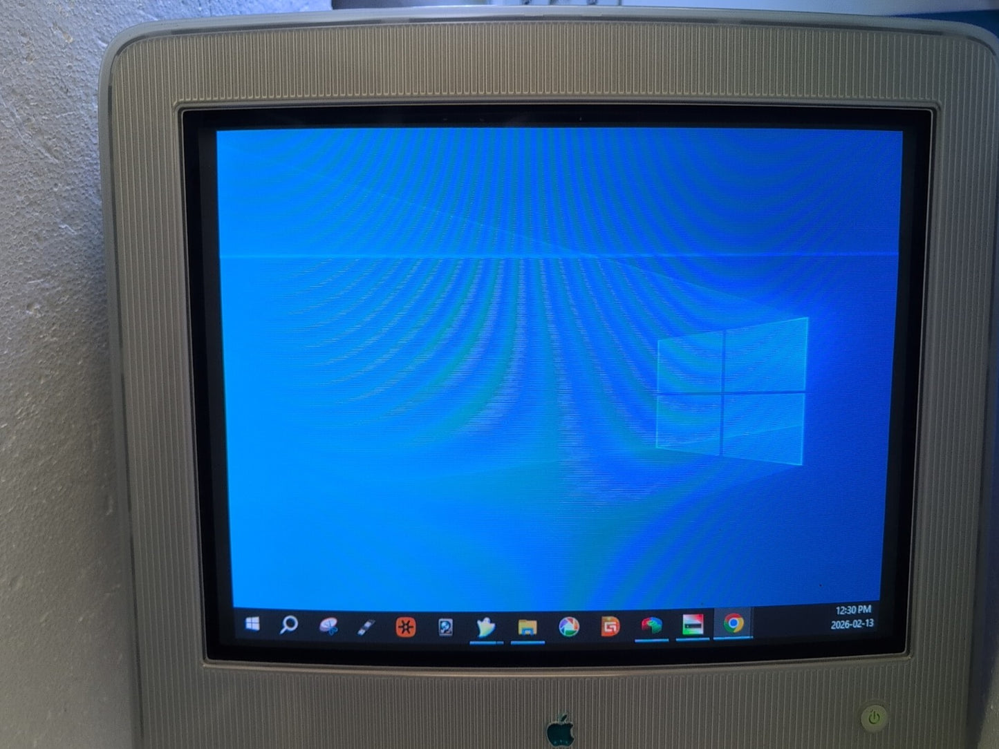 Nice Apple Studio M6496 Vintage Retro CRT 17" VGA monitor (Local Pick up Only) -