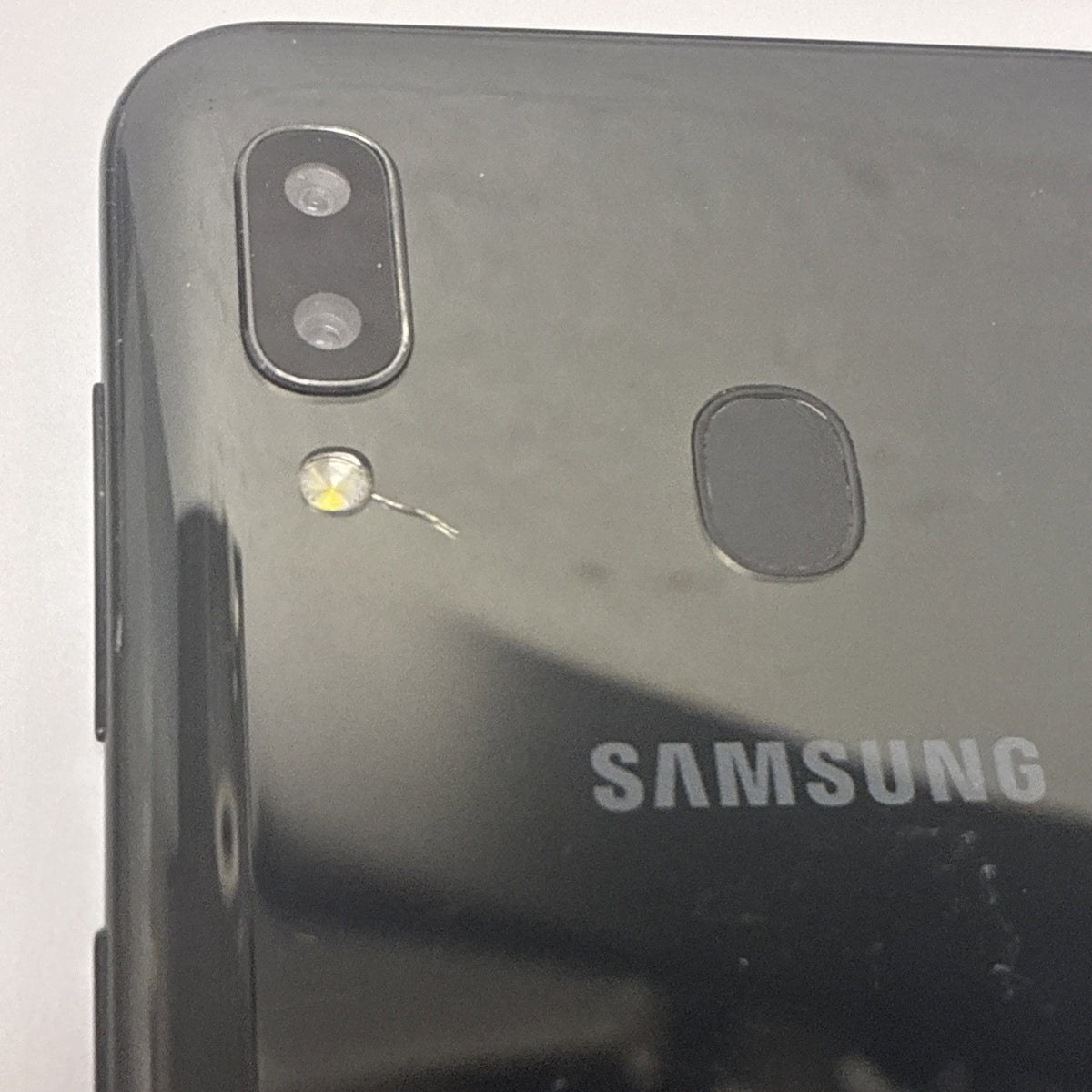 🔥 Galaxy A20 or A20e cell phone ( read listing)