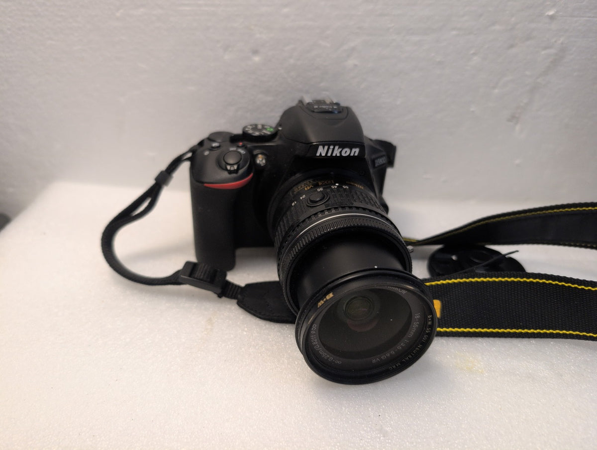 🎸 Nikon D5600 24.2MP DSLR Camera with AF-P 18-55mm f/3.5-5.6G VR Lens 64GB Card