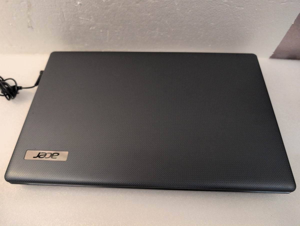 🎸 Acer Aspire 5749 15.6" Laptop Pentuim B950 CPU/3GB  /500GB HDD/WIN XP (READ)