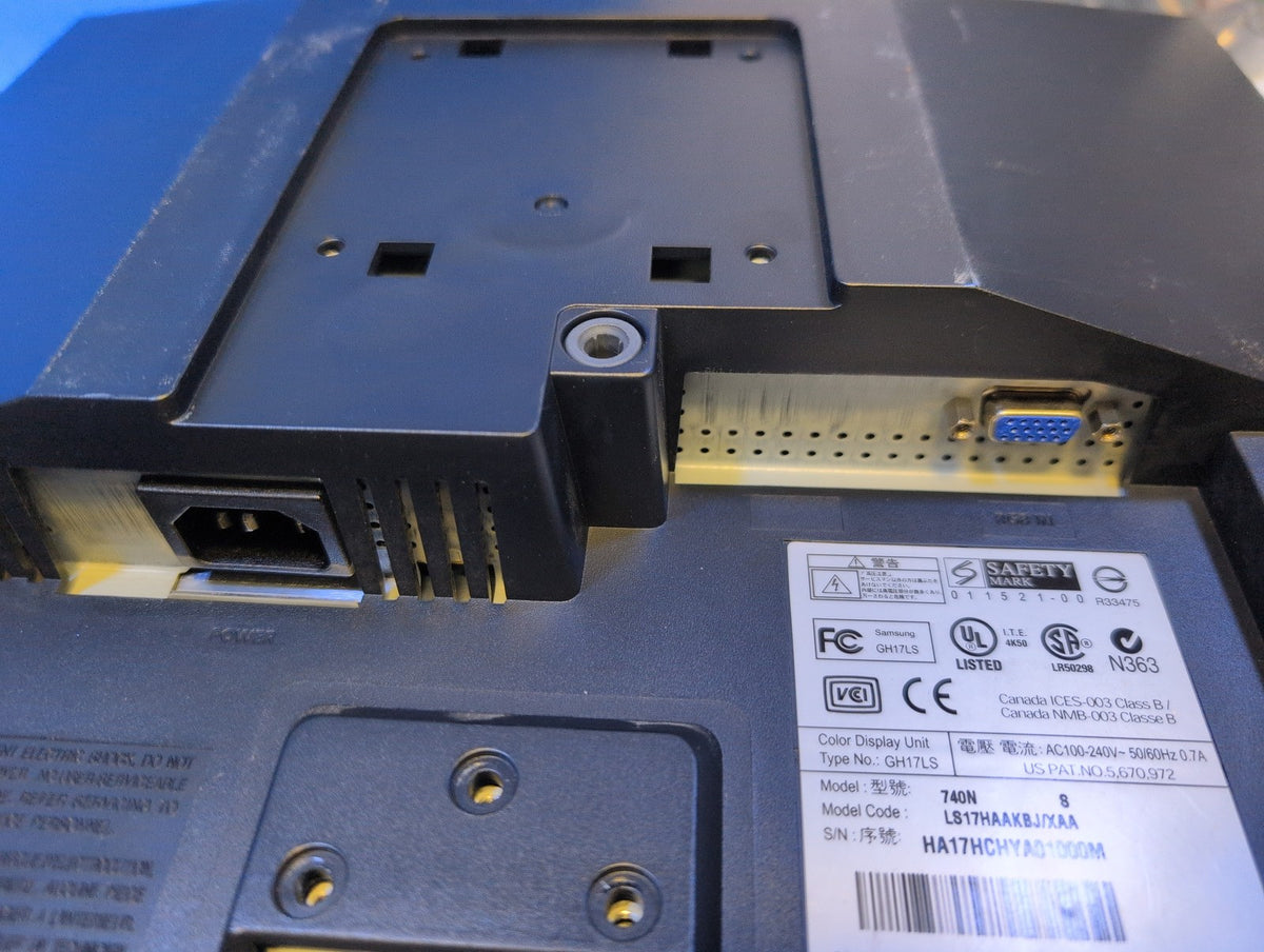 🎸 Samsung SyncMaster 740N 17 in LCD Monitor VGA Display Black No Stand