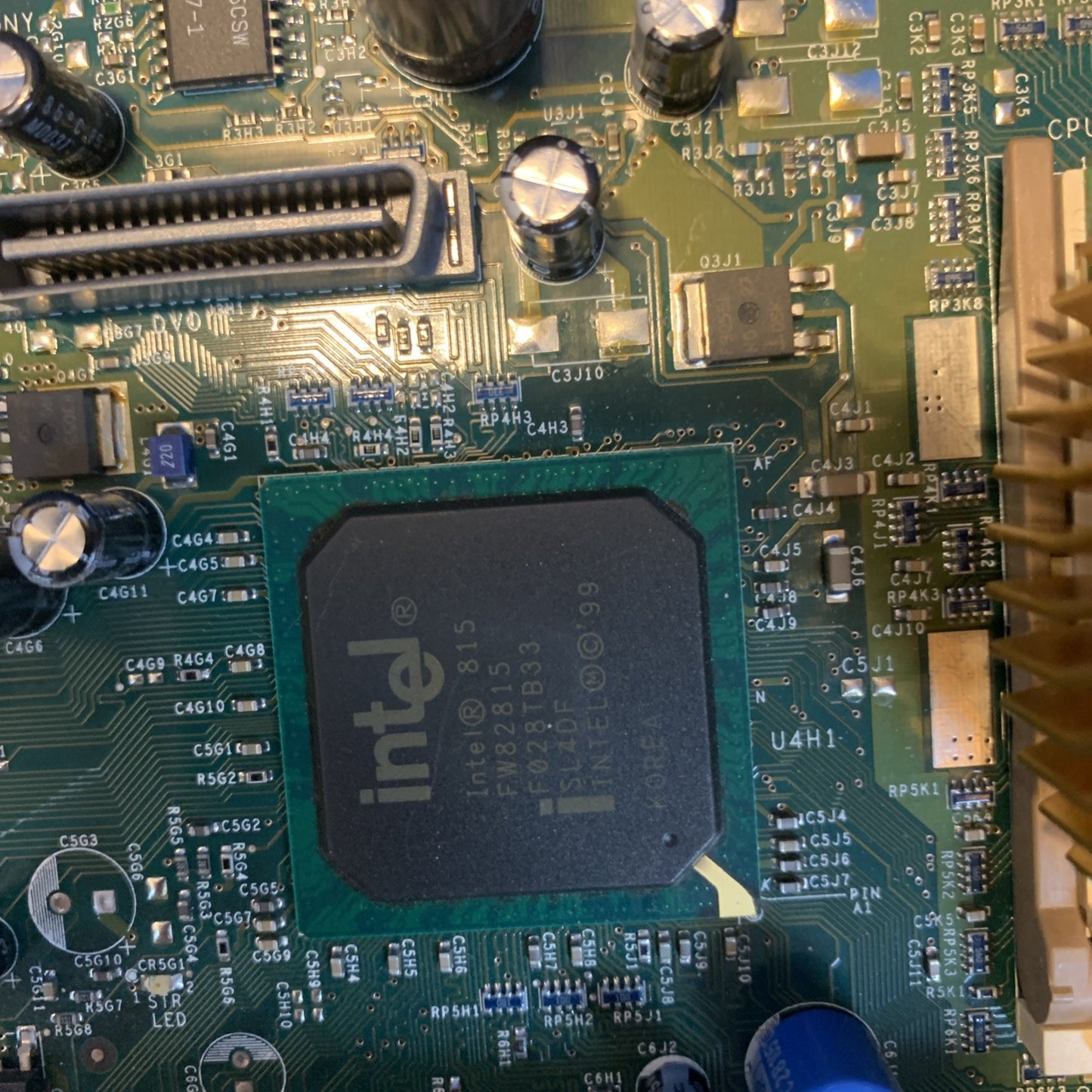 Intel Desktop Board D815EEA2 D815EPEA2 W/ 1GHZ PIII Intel CPU, 512MB RAM