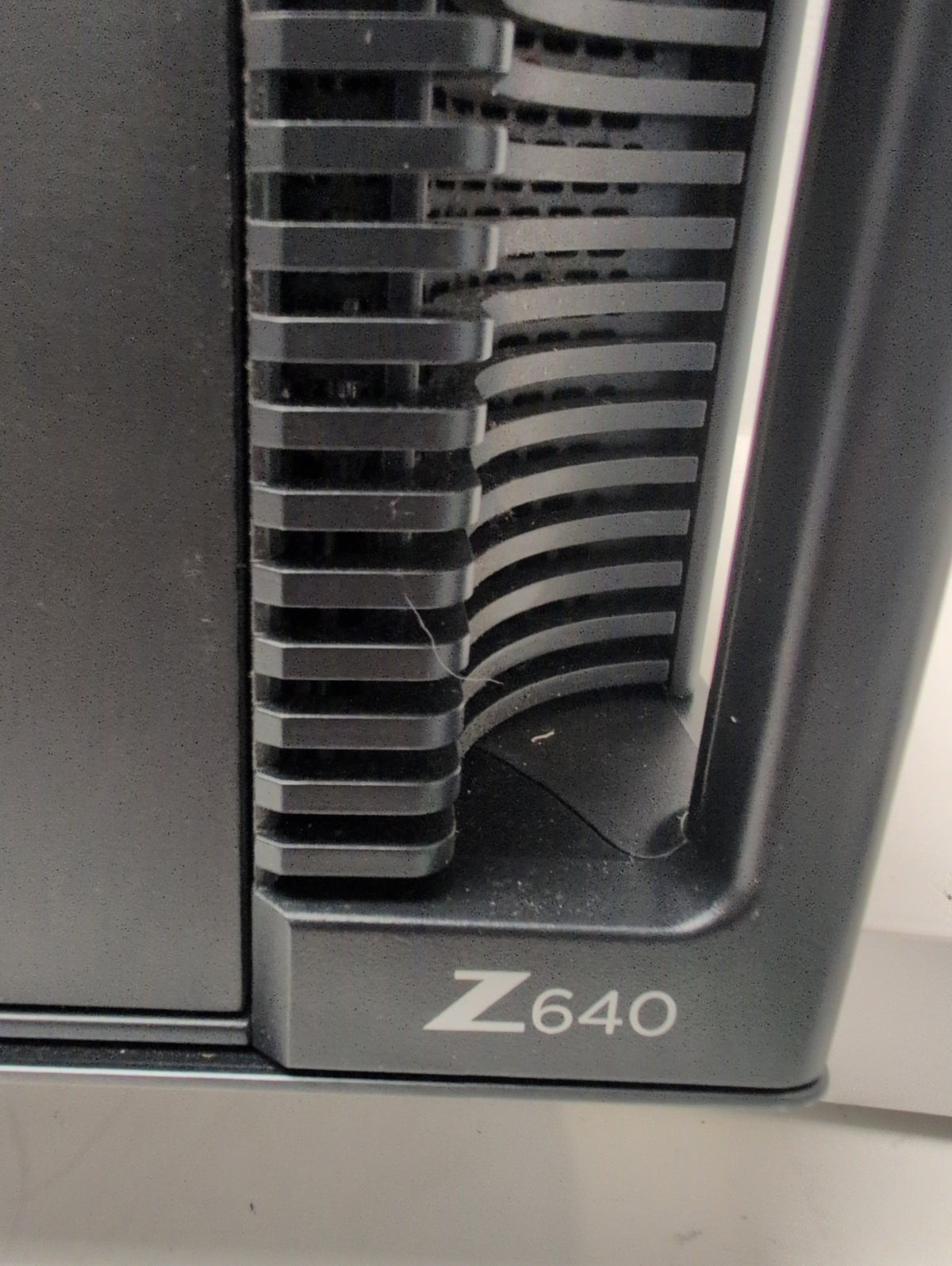 HP Z640 Workstation DESKTOP  Xeon E5-2650 V3 /32GB DDR4/ 1x Caddy/ No HDD -