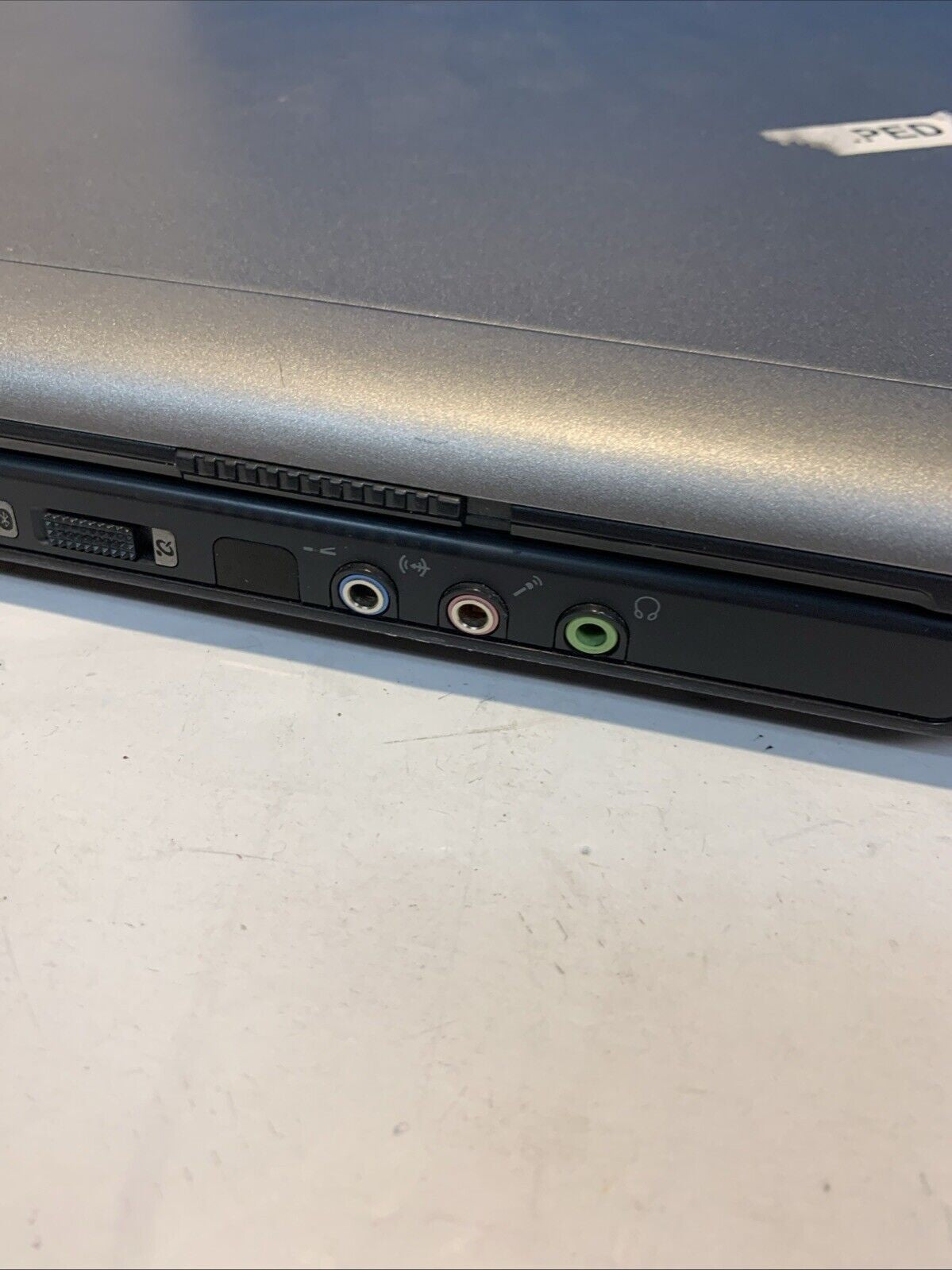 Acer Travel Mate 6592 C2D T7300 2GB 750GB Windows xp pro sp3 (one key defective)