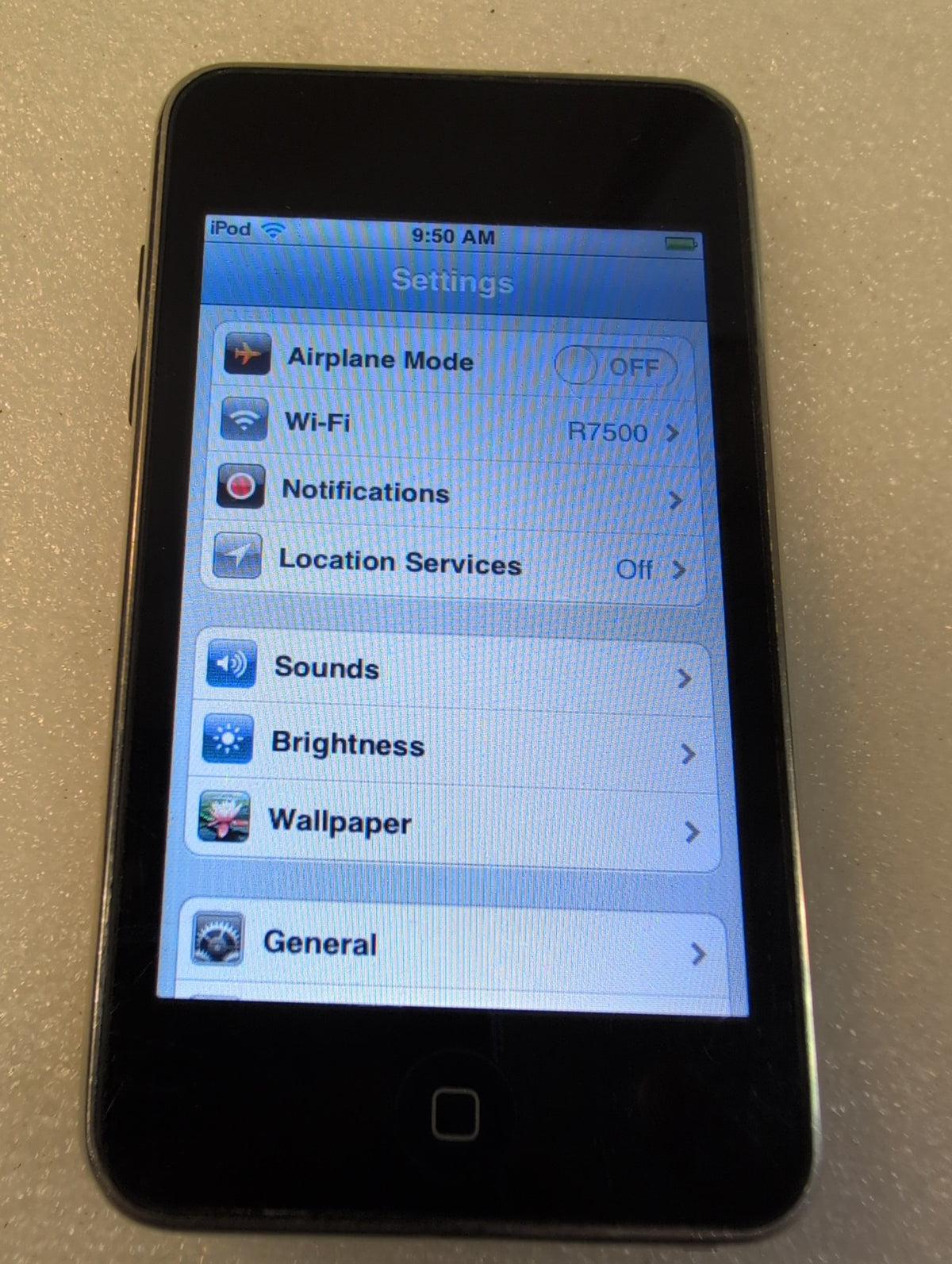 🎸 Apple iPod Touch 4th Generation 32GB Black MC008C MP3 Player Wi-Fi Used