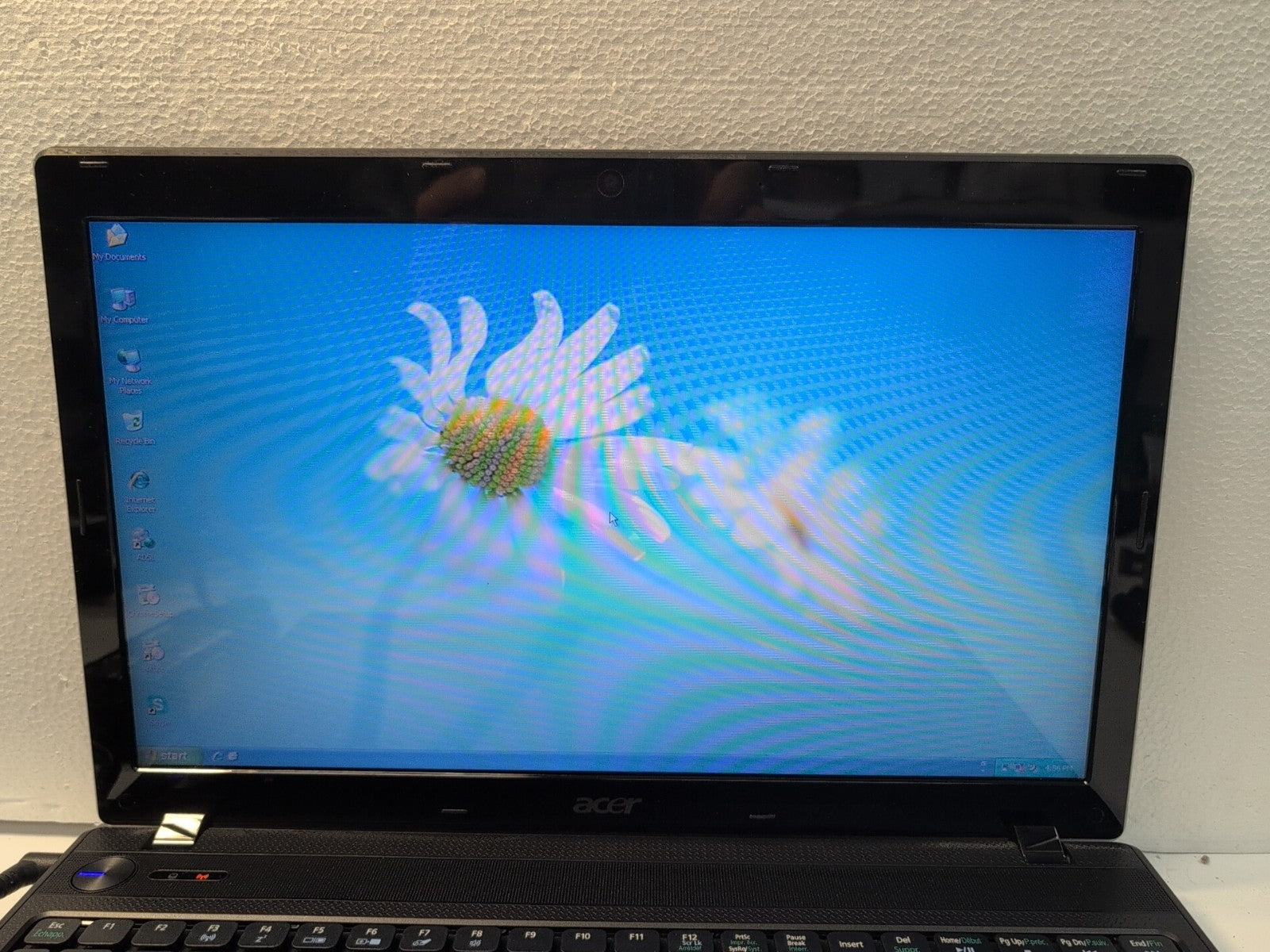 (GRADE A) Acer Aspire 5252-V305 15.6" Laptop AMD V140 CPU/4GB/320GB HDD/ WinXP -