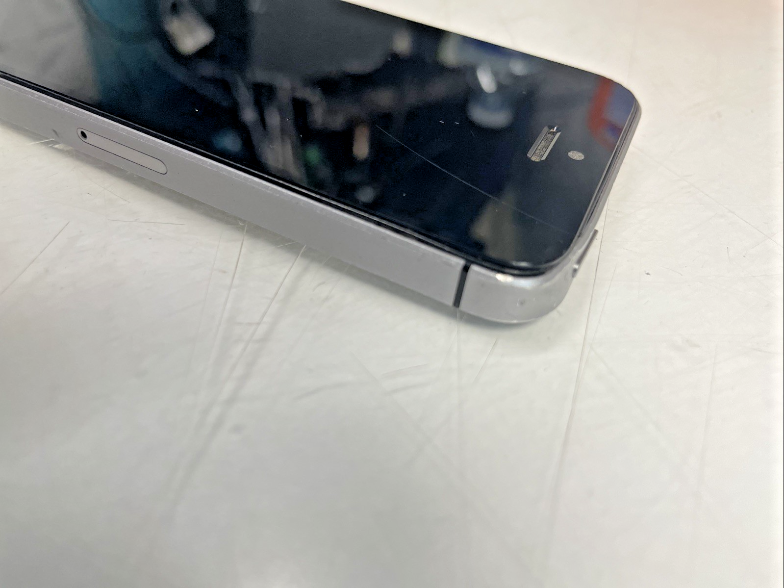 🔥Unlocked Iphone SE 32G Scratched Screen Bent Corner 83% BAT Carrier:Telus +