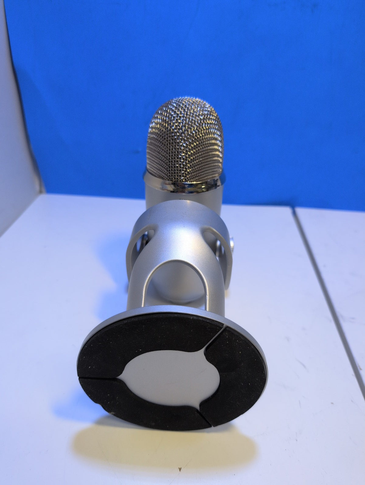 🎸 Blue Yeti USB Condenser Microphone Silver w/ Stand Podcast Mic  (READ)