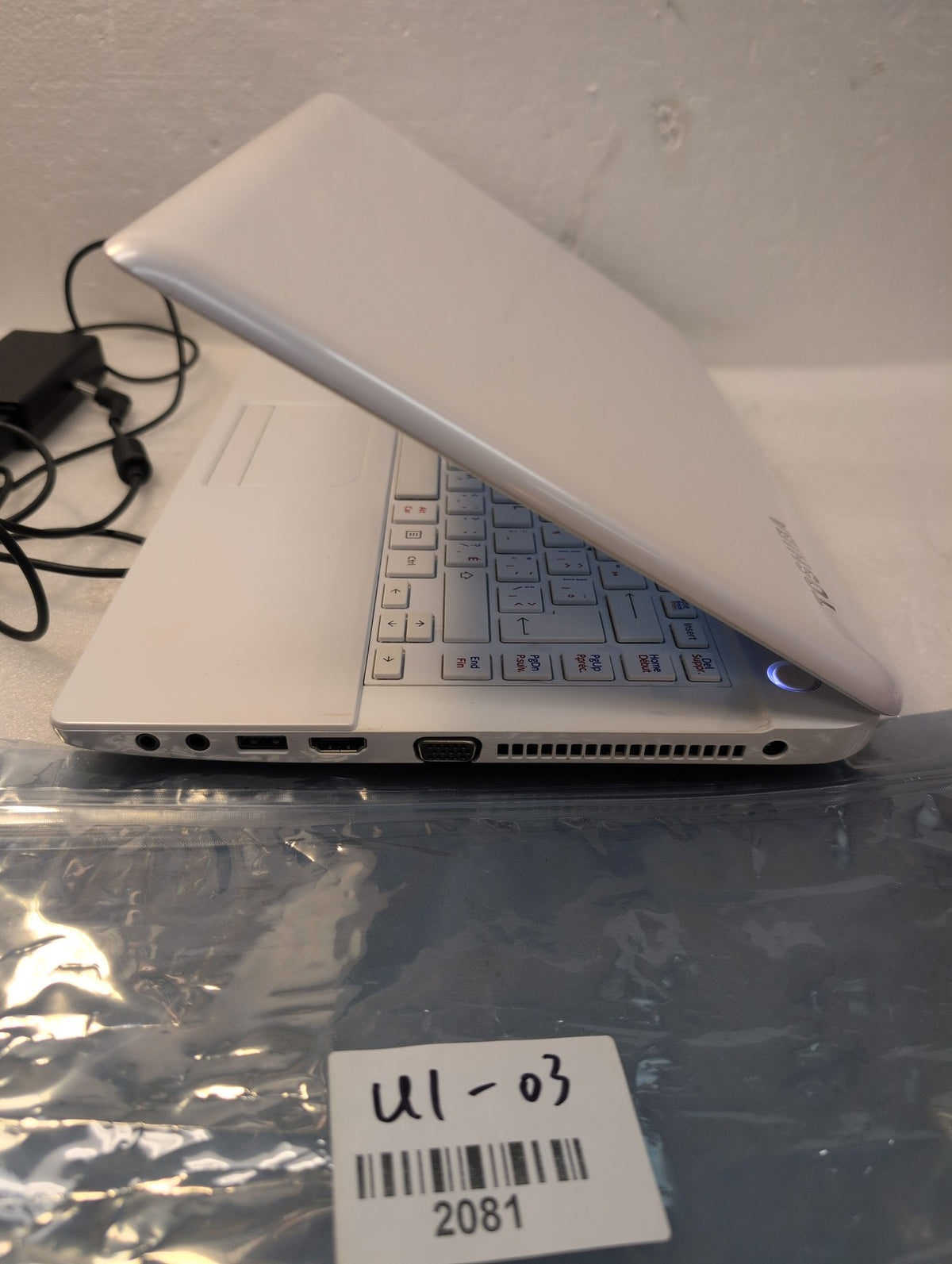 🎸 Toshiba Satellite C40D-A White Laptop AMD E1-2100 14in 2GB RAM 465GB HDD