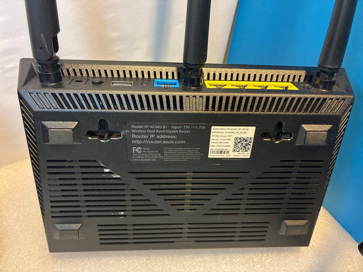 🔥 Lot of 3 Wireless Routers: ASUS RT-AC68U, RT-AC66U B1 + D-Link DIR-822