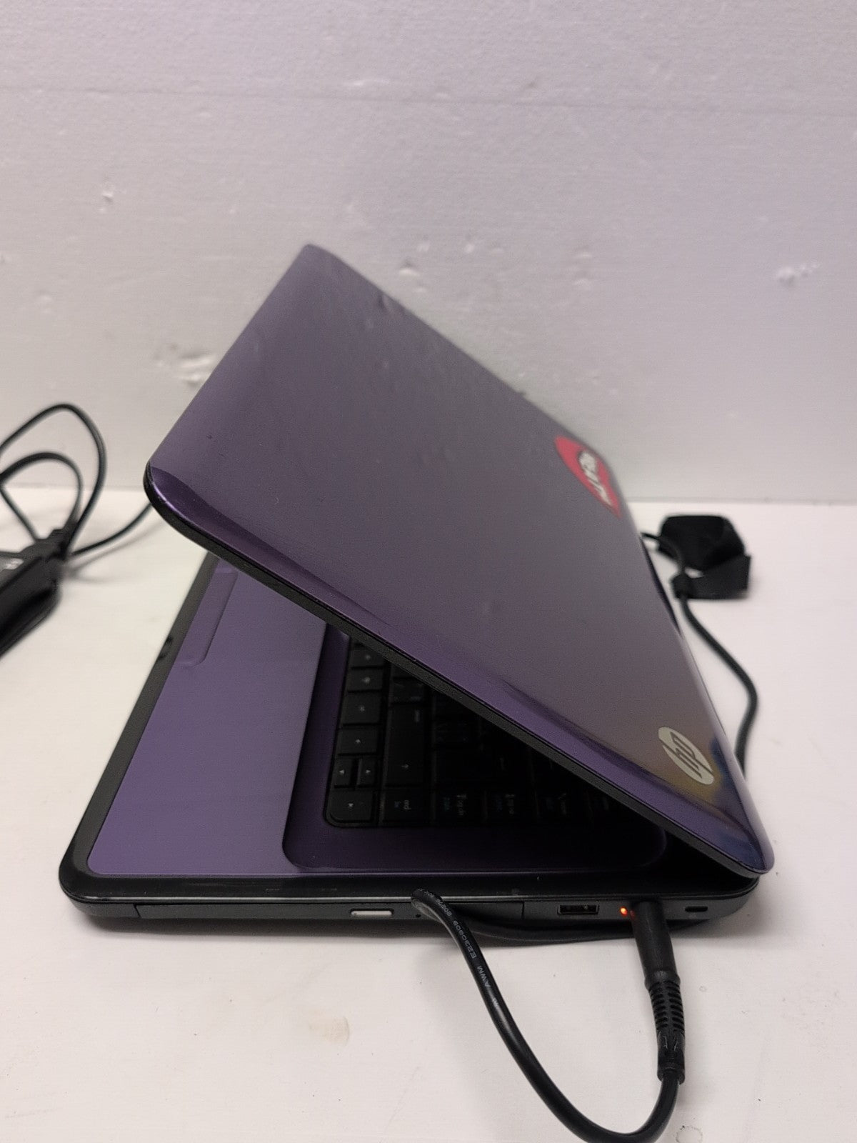 HP PAVILION G6 15.6" Laptop - AMD E-450 APU/4GB RAM/250GB HDD/ Win XP (*READ) -