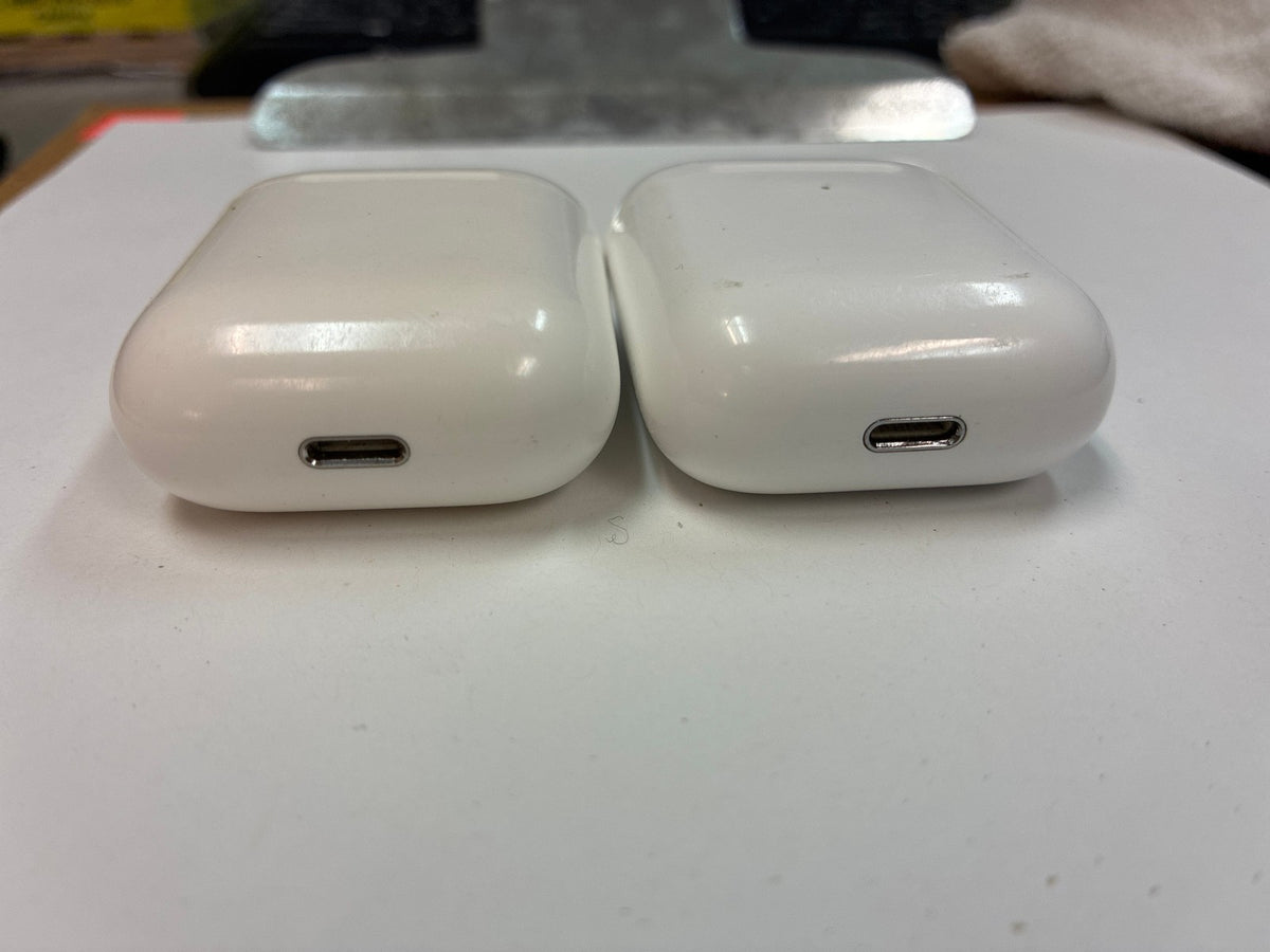 Lot of 2 Apple AirPods Lightning Charging Cases with one earbud