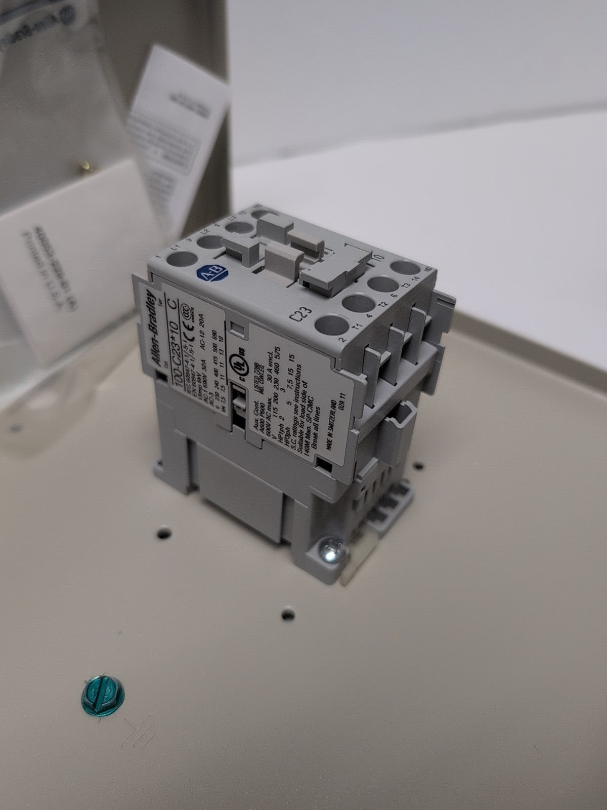 Unused Allen Bradley ENCLOSED STARTER IP42 Series A 109-C23ADXXX-T 100-C23*10 -