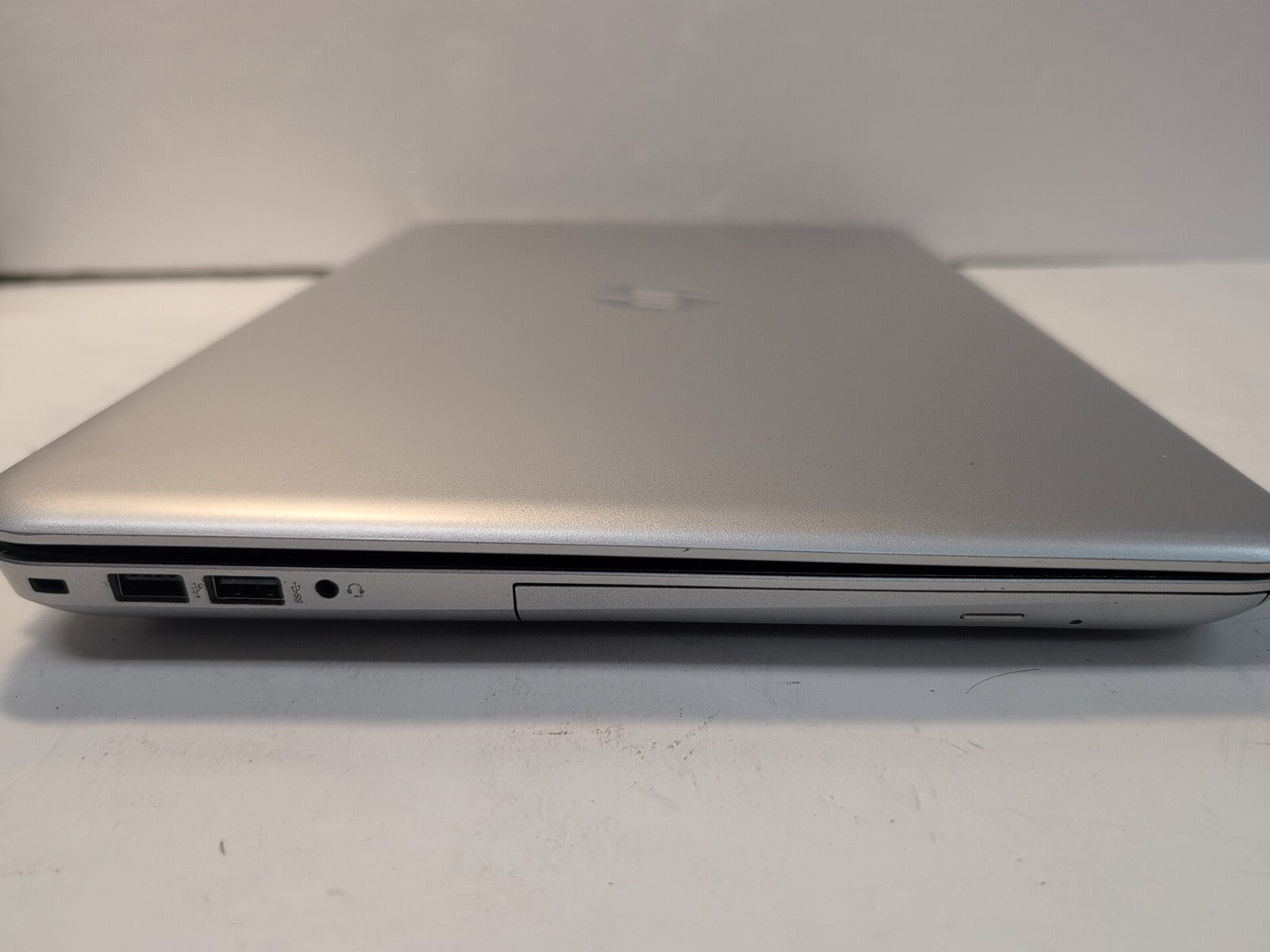 🔥(AS IS, READ) HP Pavilion 15-au043ca i7 Laptop 15.6"/ i7-6500U/NO RAM/NO SSD -