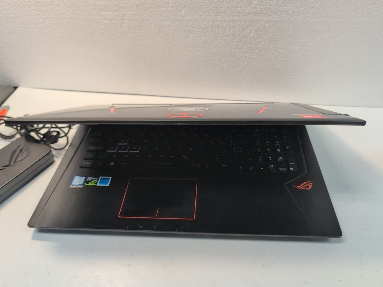 (AS IS) ASUS ROG Strix GL753V 17" LAPTOP  i7-7700HQ/NVIDIA GTX 630 (NO RAM/SSD)-