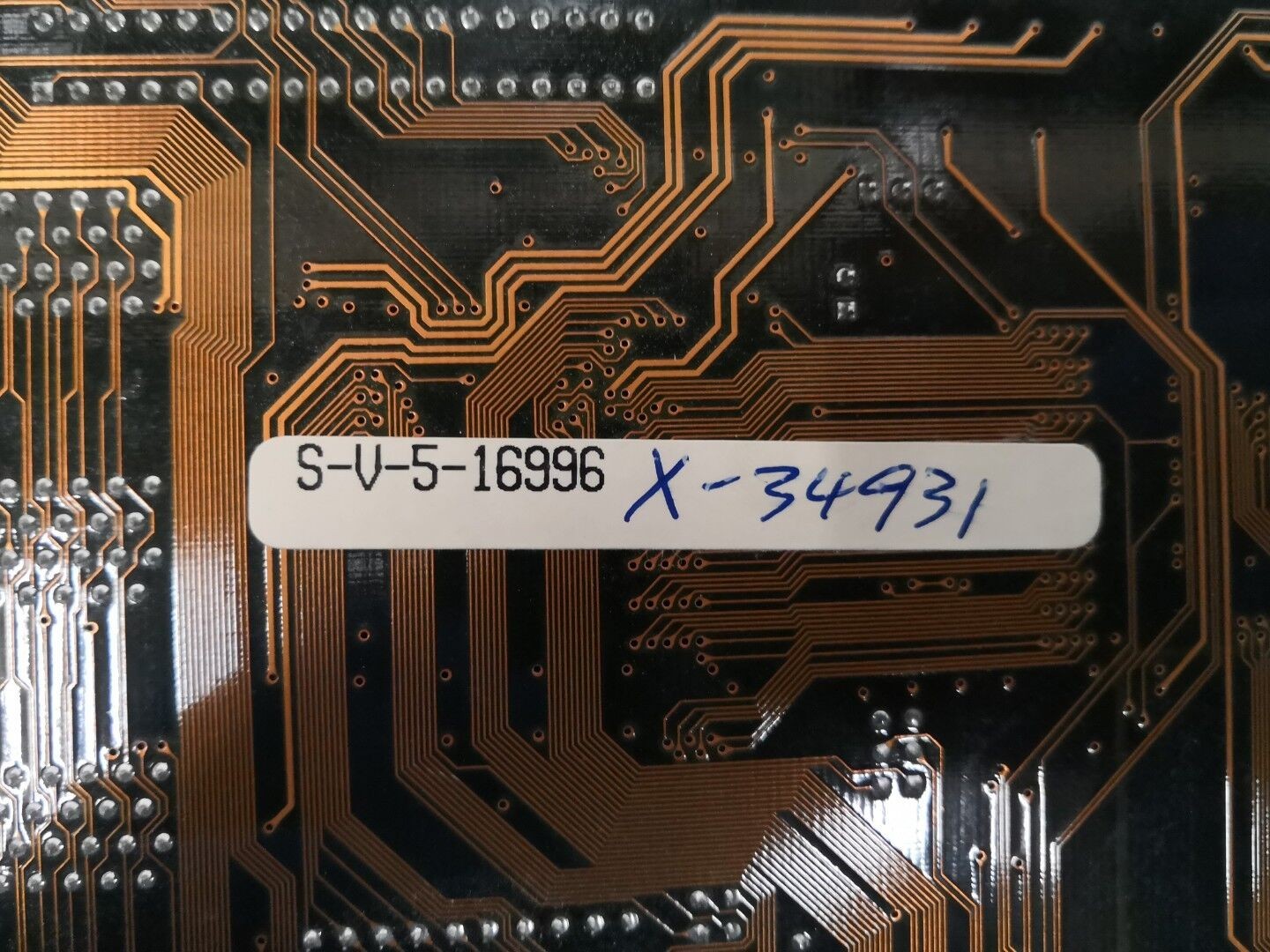 - ANTIQUE INTEL 16996 MOTHERBOARD WITH 4x RAM