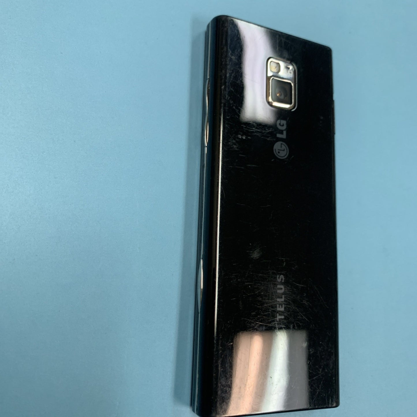 (carrier: Telus) LG BL40 Chocolate phone 4.01″ display 5 MP camera (NO battery)