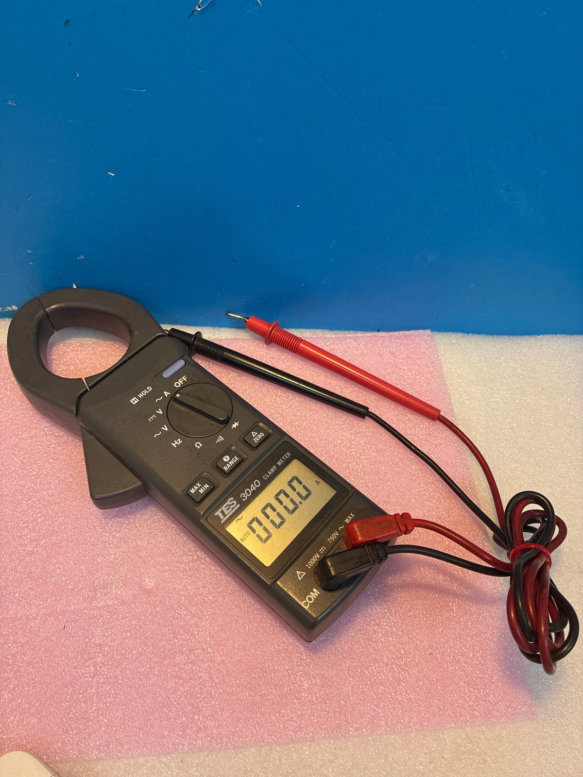 🔥 TES 3040 Digital Clamp Meter with Test Leads, LCD Display, AC/DC Voltage