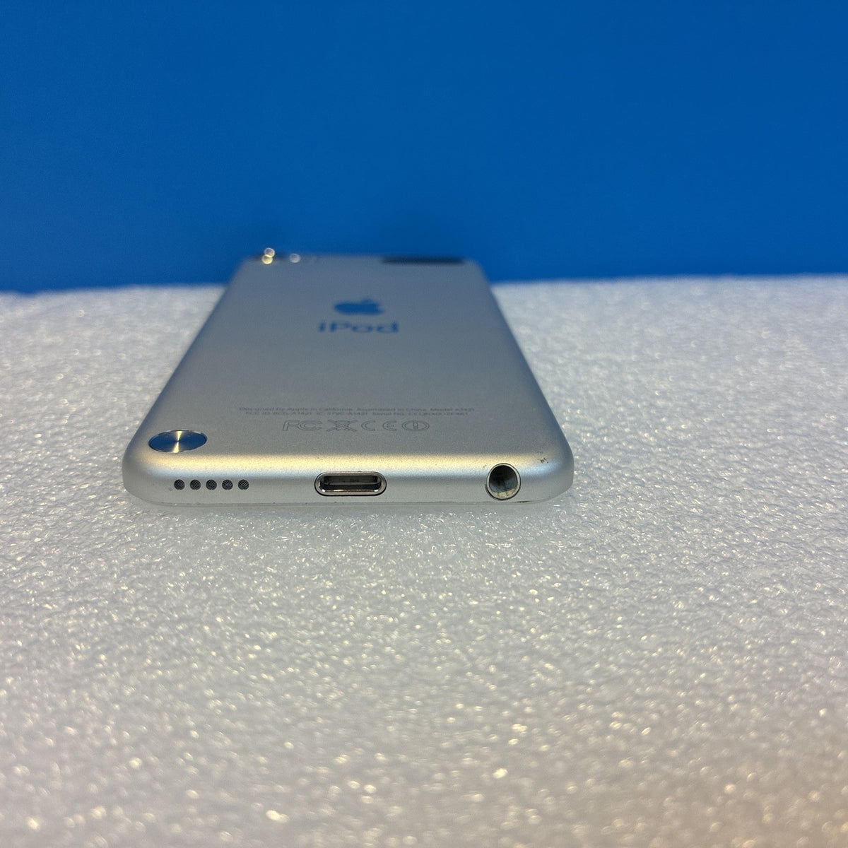 Nice🔥 Apple iPod Touch 5th Gen A1421 32GB MD720C/A