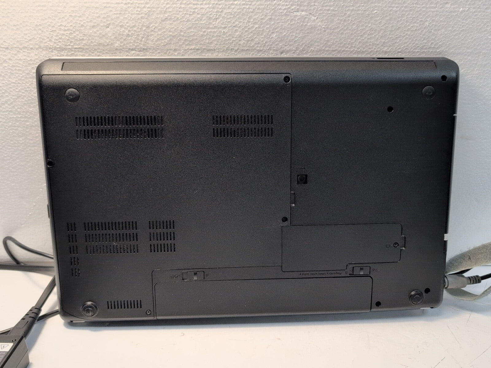 🔥 LENOVO THINKPAD EDGE E530 15.6" Laptop  i3-2350M/ 4GB RAM/320GB HDD/ WinXP -