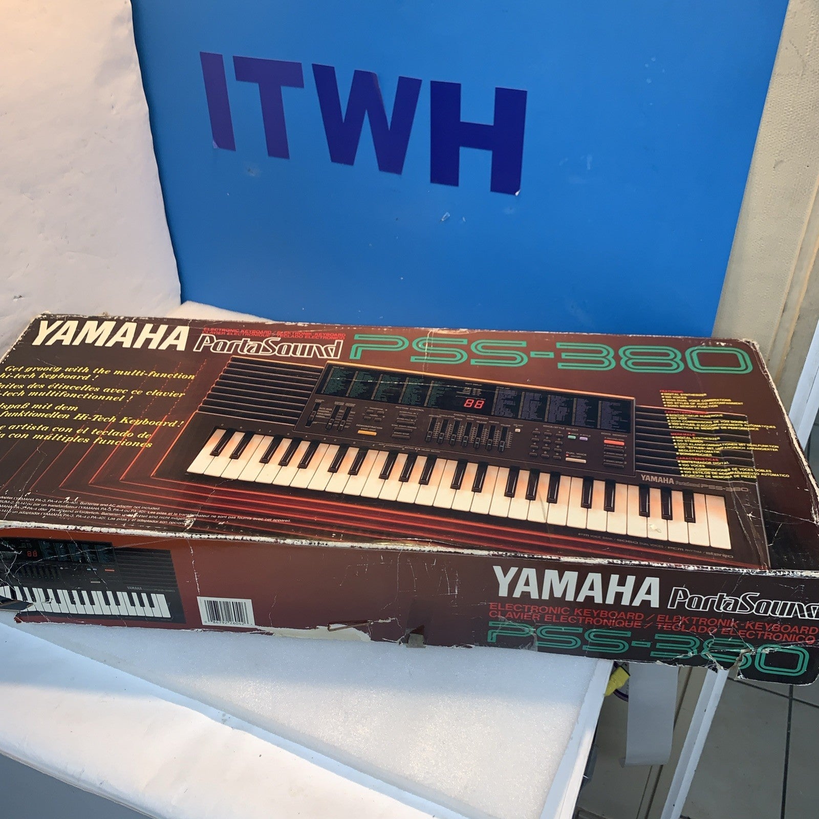 Yamaha Portasound PSS-380 Keyboard with box