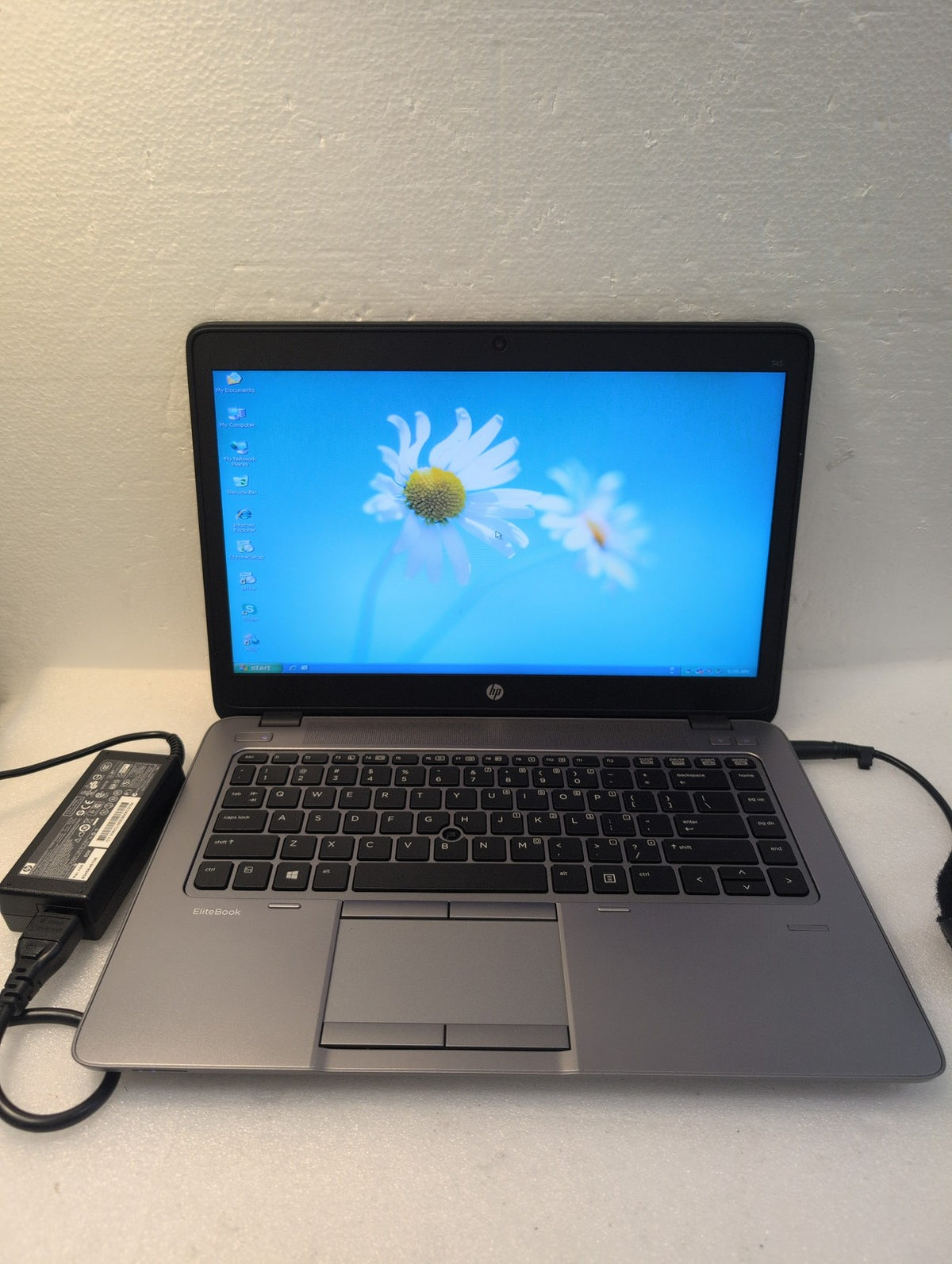 🎸 HP EliteBook 745 G2 14in Laptop AMD A6 PRO-7050B 4GB 250GB HDD WinXP (READ)