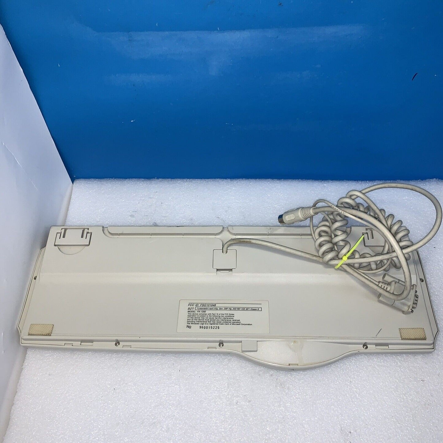 Vintage ~ Nikana  Model FK7200 Keyboard / mouse 5-pin & 9-pin
