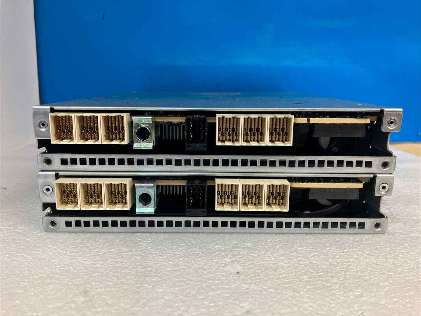 (Lot of 2x) NetApp 111-01324+C1 Controller Module SASWWN ~