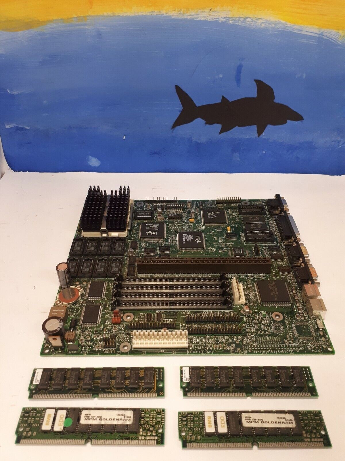 Vintage motherboard M02365914 + Intel Pentium 133MHz CPU Socket 5 & 7 A80502133