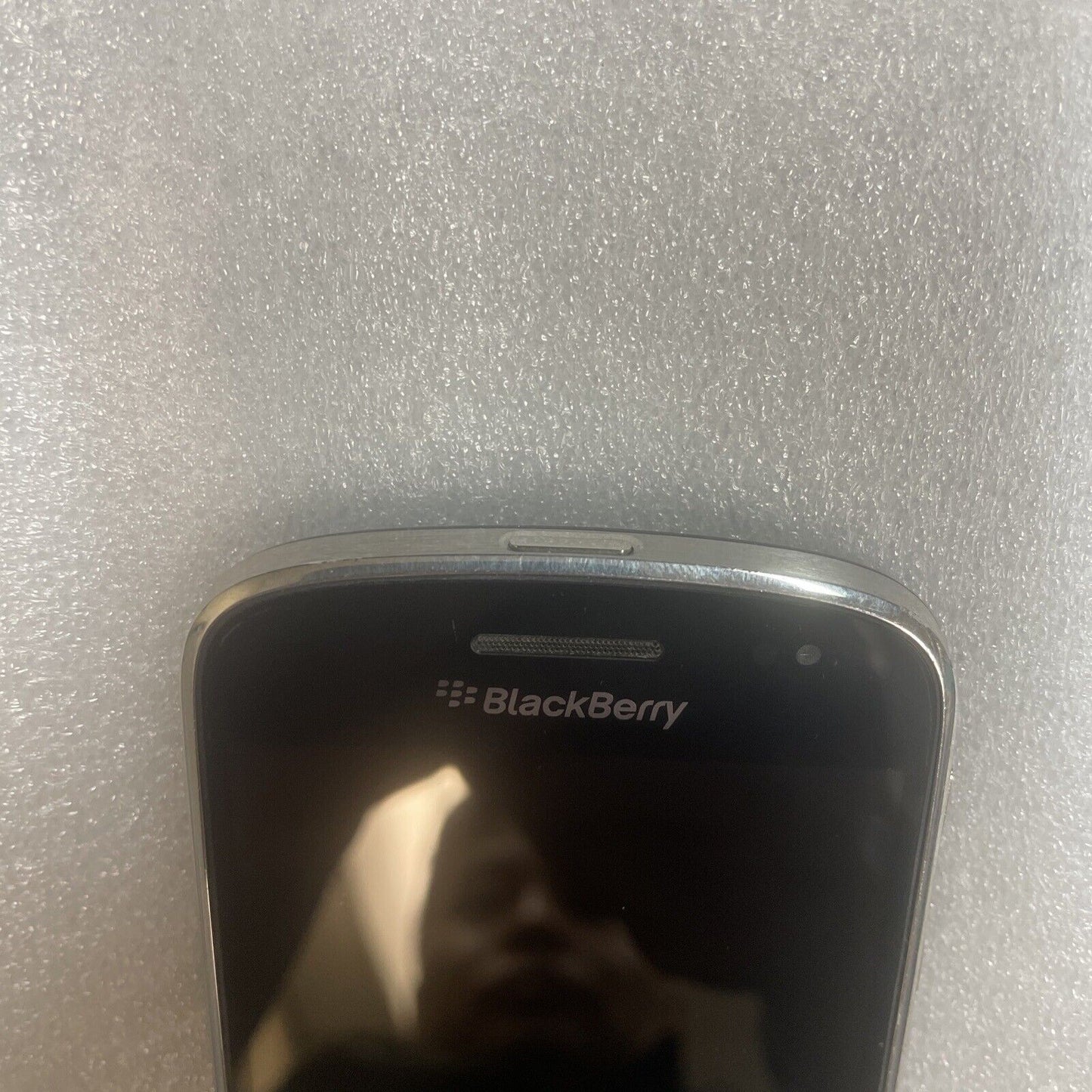 (Nice)  BLACKBERRY BOLD 9900 8G cell phone (No Battery. carrier: Rogers, Fido)