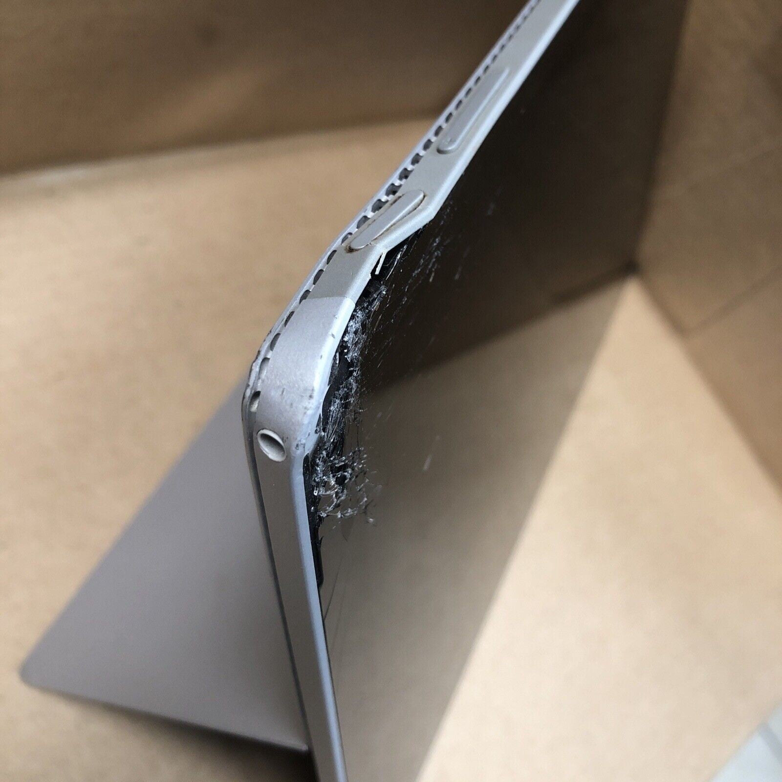 $ Microsoft Surface 12.3" 1724 i5-6300U 2.4GHz 4GB  128GB SSD win10 - cracked