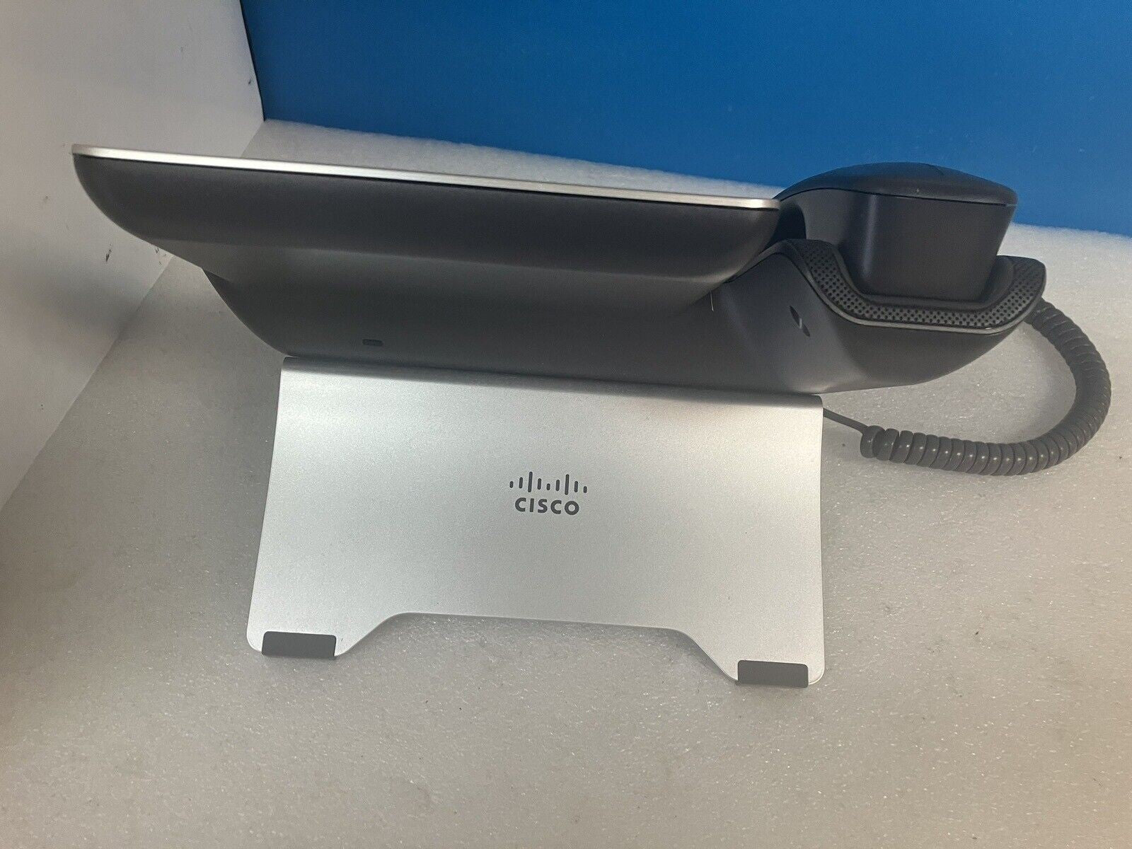 - (GRADE A) Lot of 5 Cisco CP-8811 VoIP IP Gigabit PoE LCD Display Office Phone